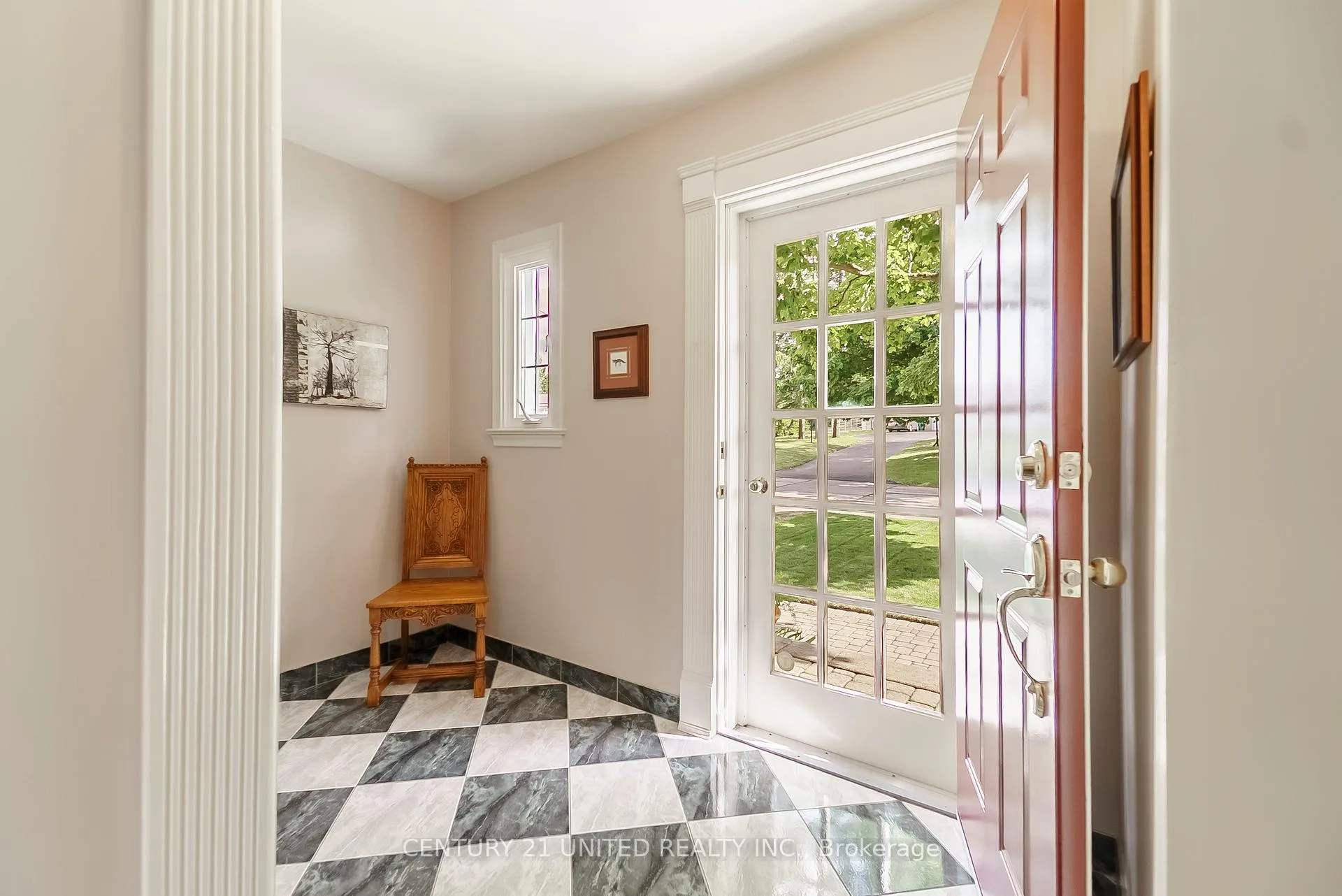 Photo 6 of 916 Valleyview Drive, Peterborough, Monaghan Ward 2 — HOMEH