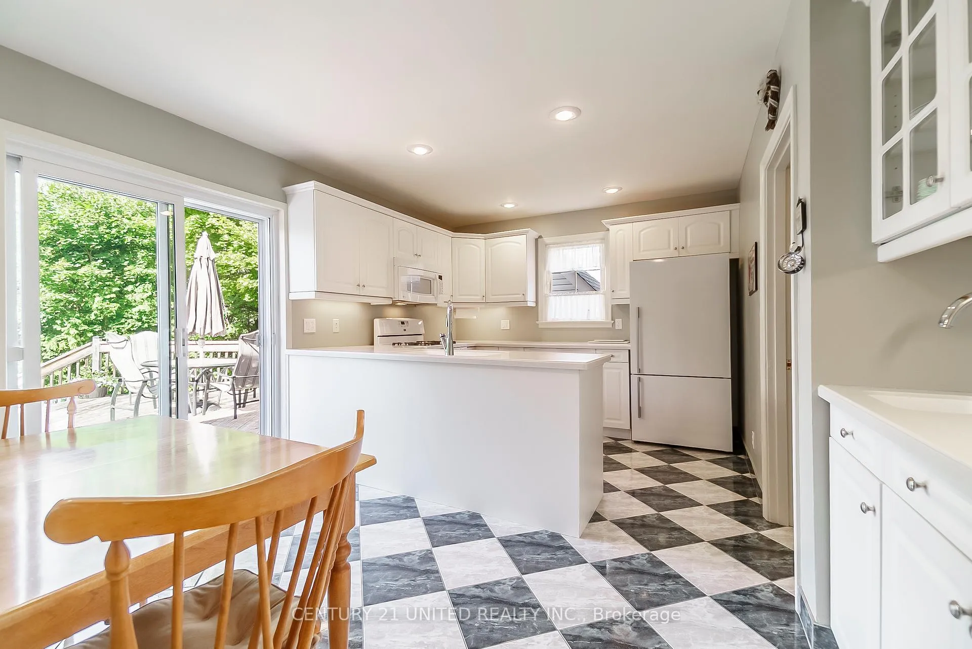 Photo 13 of 916 Valleyview Drive, Peterborough, Monaghan Ward 2 — HOMEH