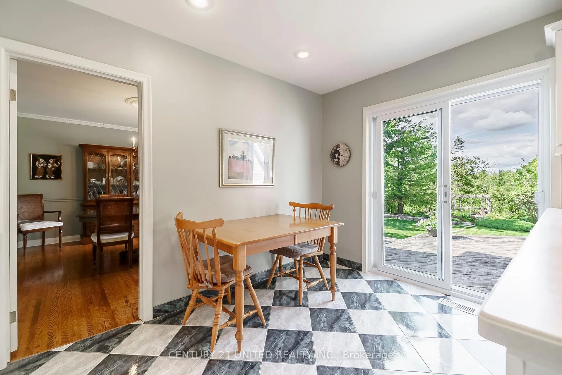 Photo 17 of 916 Valleyview Drive, Peterborough, Monaghan Ward 2 — HOMEH