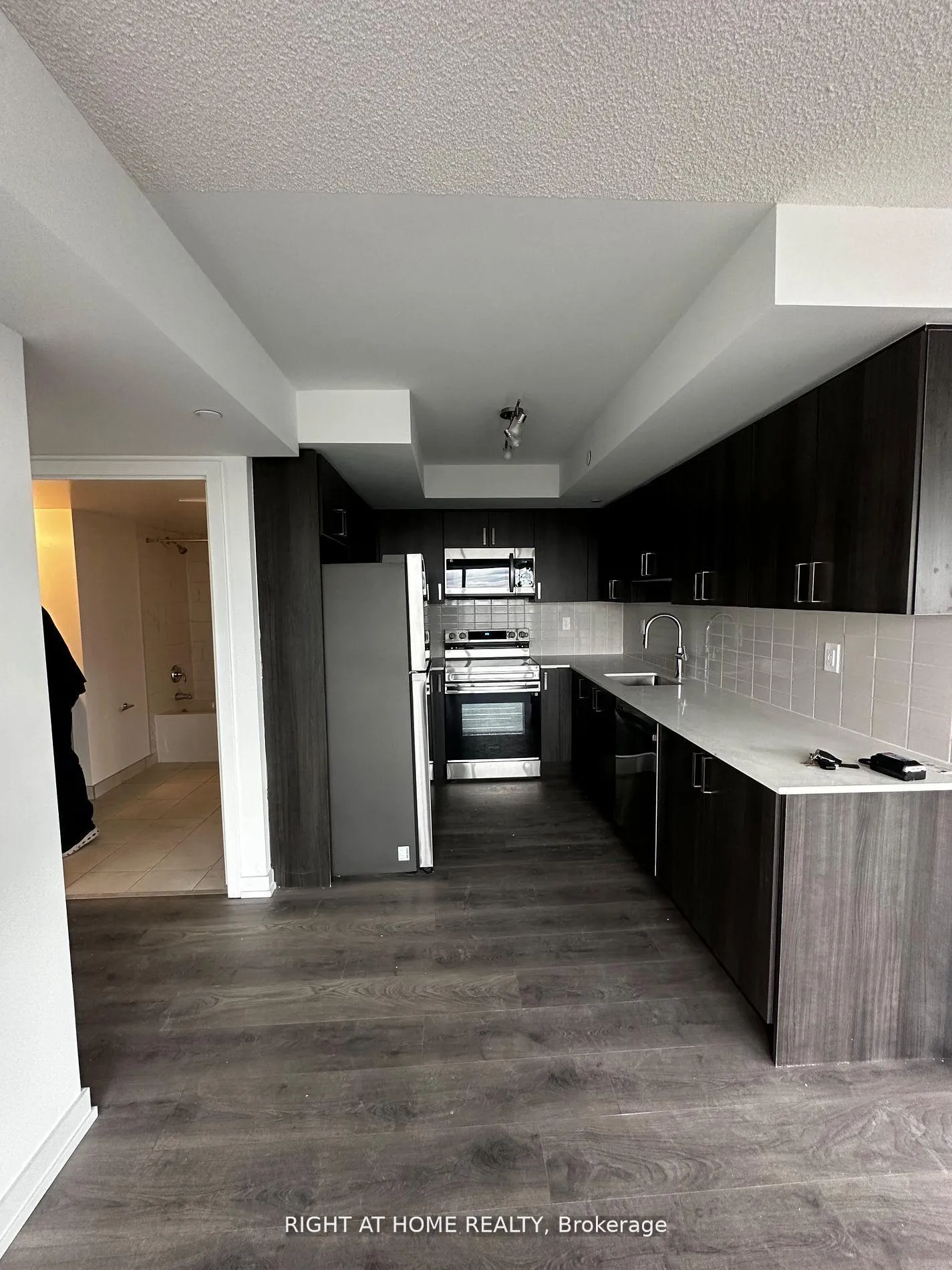 Photo 3 of Unit 902, 1435 Celebration Drive, Pickering, Bay Ridges — HOMEH