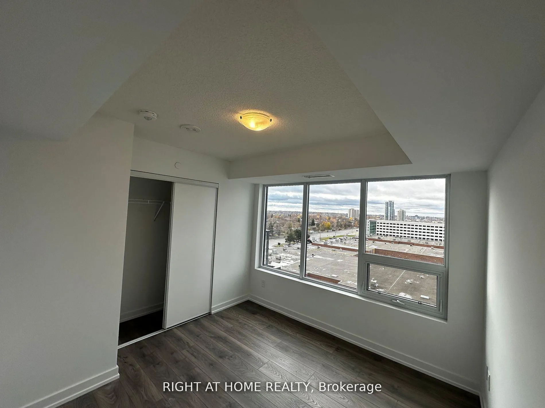 Photo 4 of Unit 902, 1435 Celebration Drive, Pickering, Bay Ridges — HOMEH