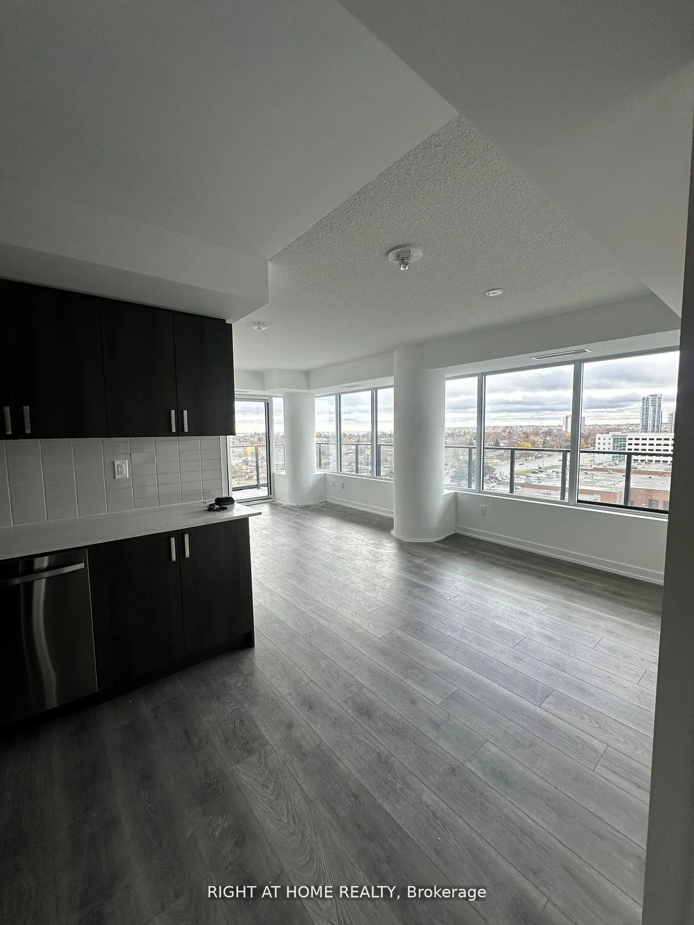 Photo 8 of Unit 902, 1435 Celebration Drive, Pickering, Bay Ridges — HOMEH