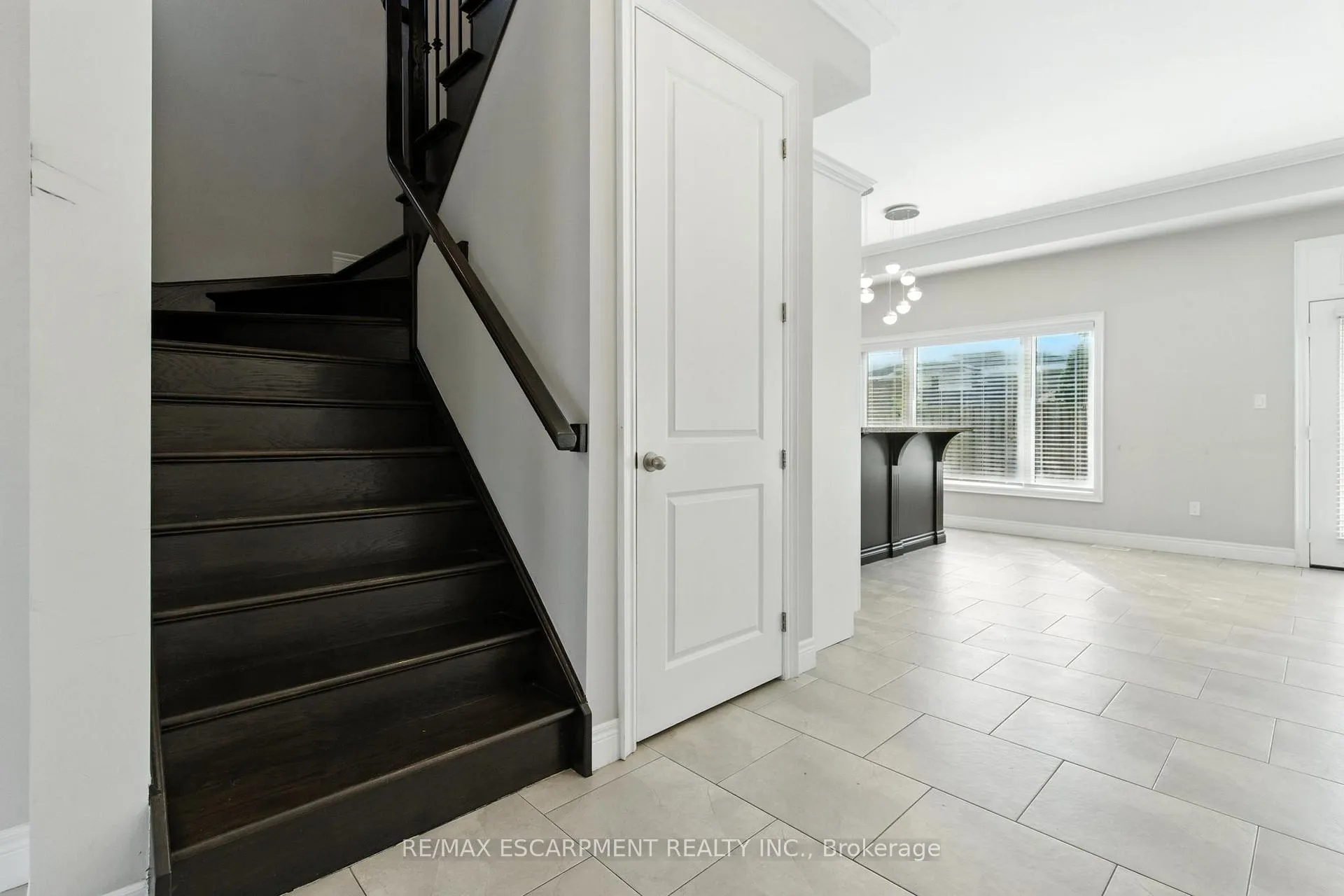 Photo 6 of 43 Riesling Court, Hamilton, Gershome — HOMEH