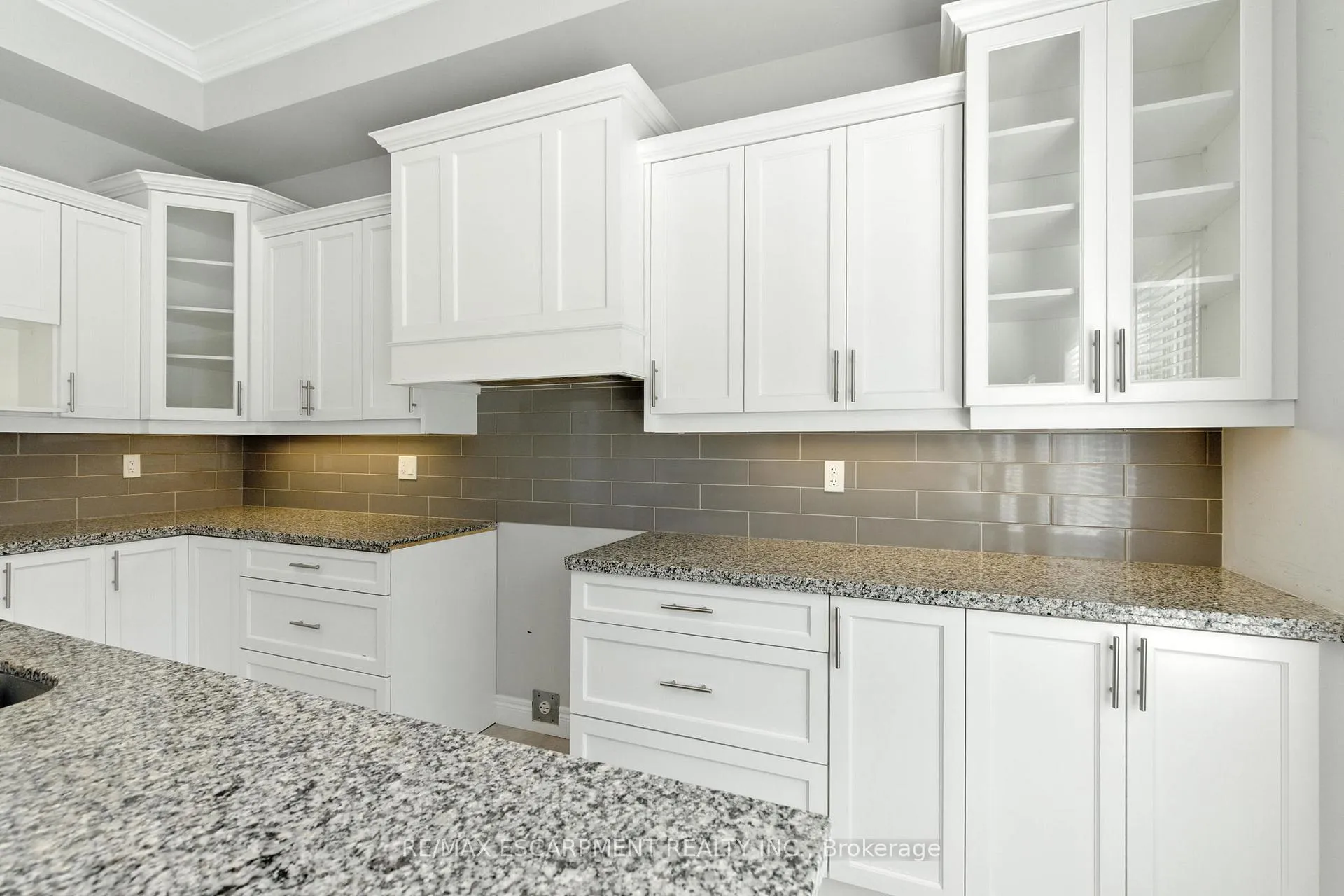Photo 10 of 43 Riesling Court, Hamilton, Gershome — HOMEH