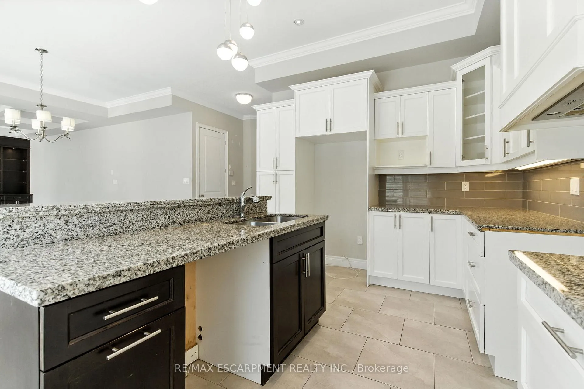 Photo 11 of 43 Riesling Court, Hamilton, Gershome — HOMEH