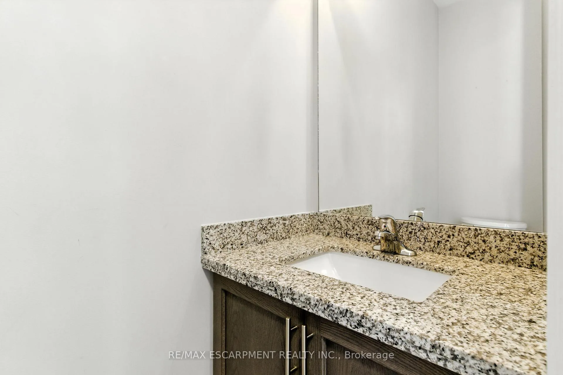 Photo 15 of 43 Riesling Court, Hamilton, Gershome — HOMEH