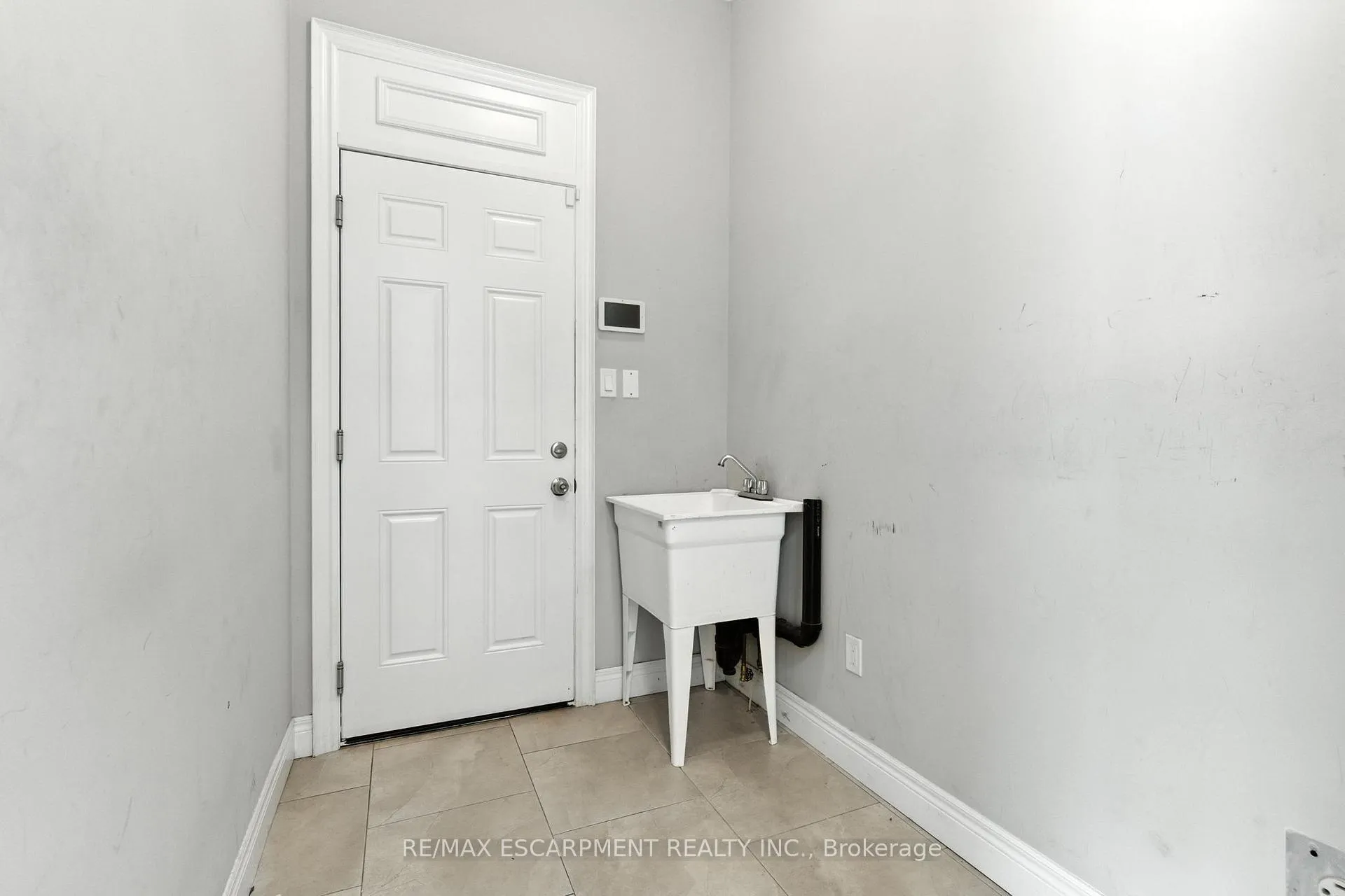 Photo 16 of 43 Riesling Court, Hamilton, Gershome — HOMEH