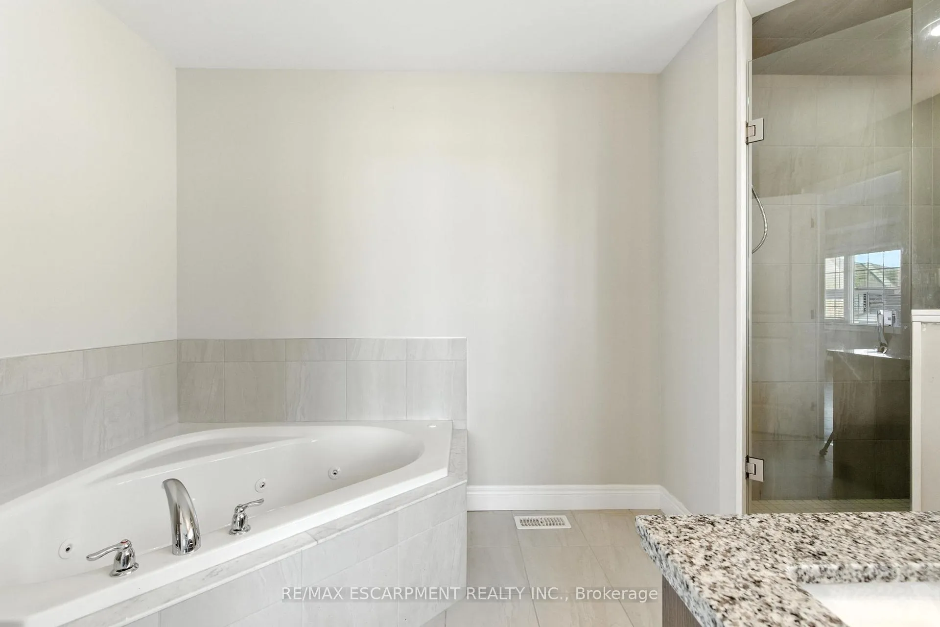 Photo 20 of 43 Riesling Court, Hamilton, Gershome — HOMEH