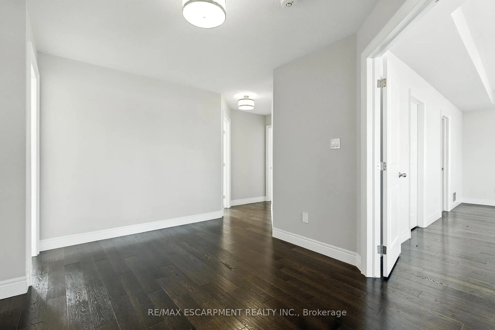 Photo 23 of 43 Riesling Court, Hamilton, Gershome — HOMEH