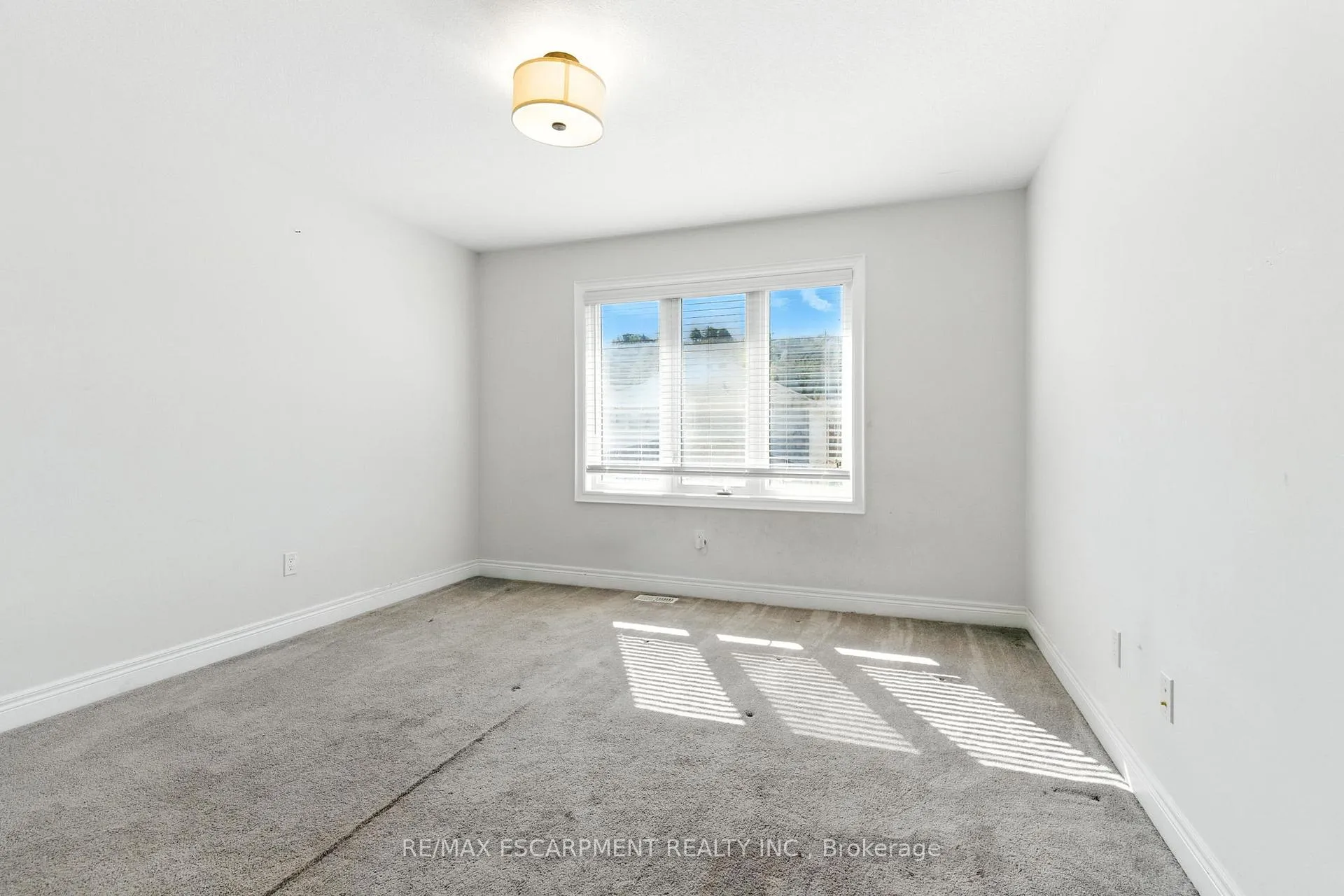 Photo 24 of 43 Riesling Court, Hamilton, Gershome — HOMEH