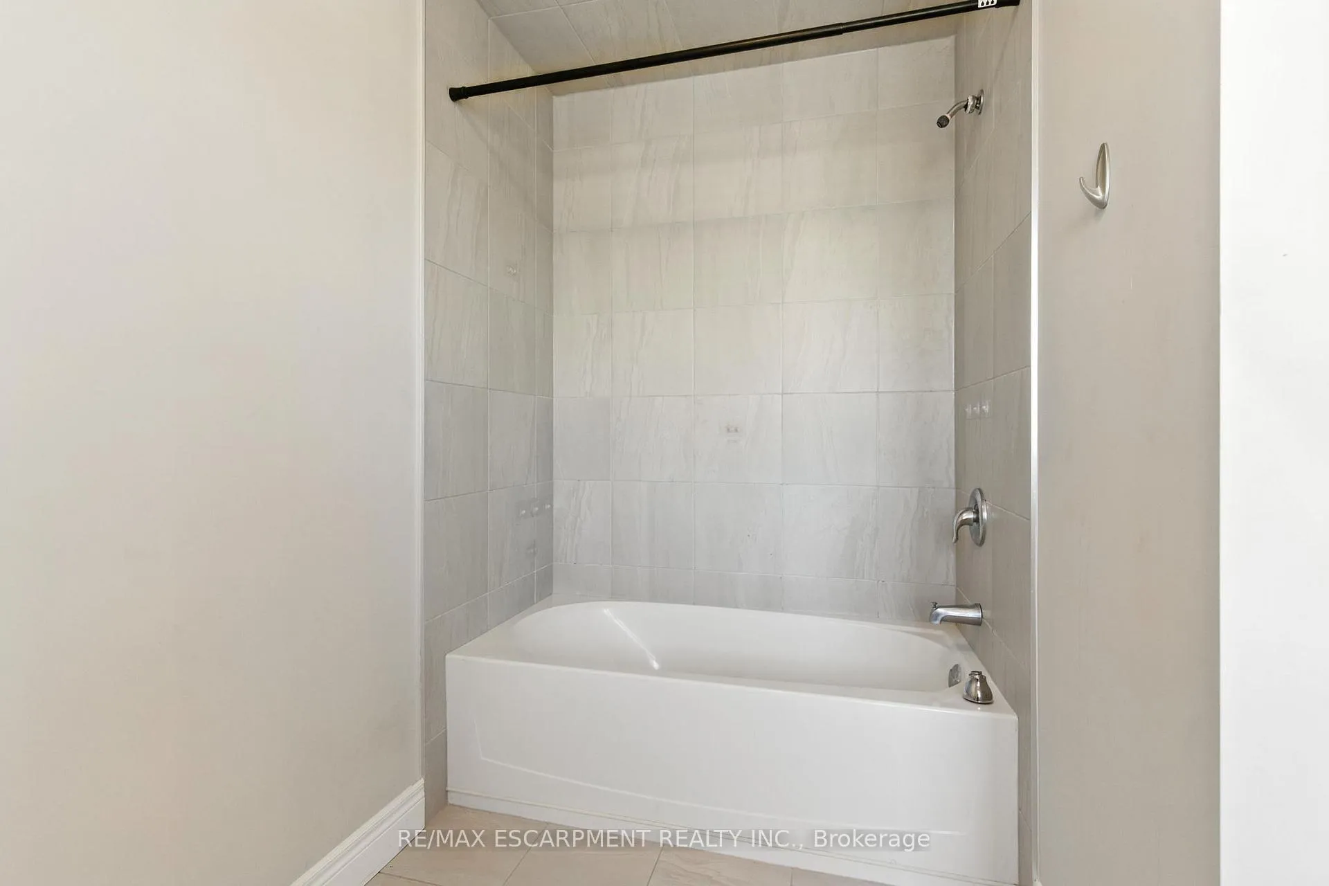 Photo 31 of 43 Riesling Court, Hamilton, Gershome — HOMEH