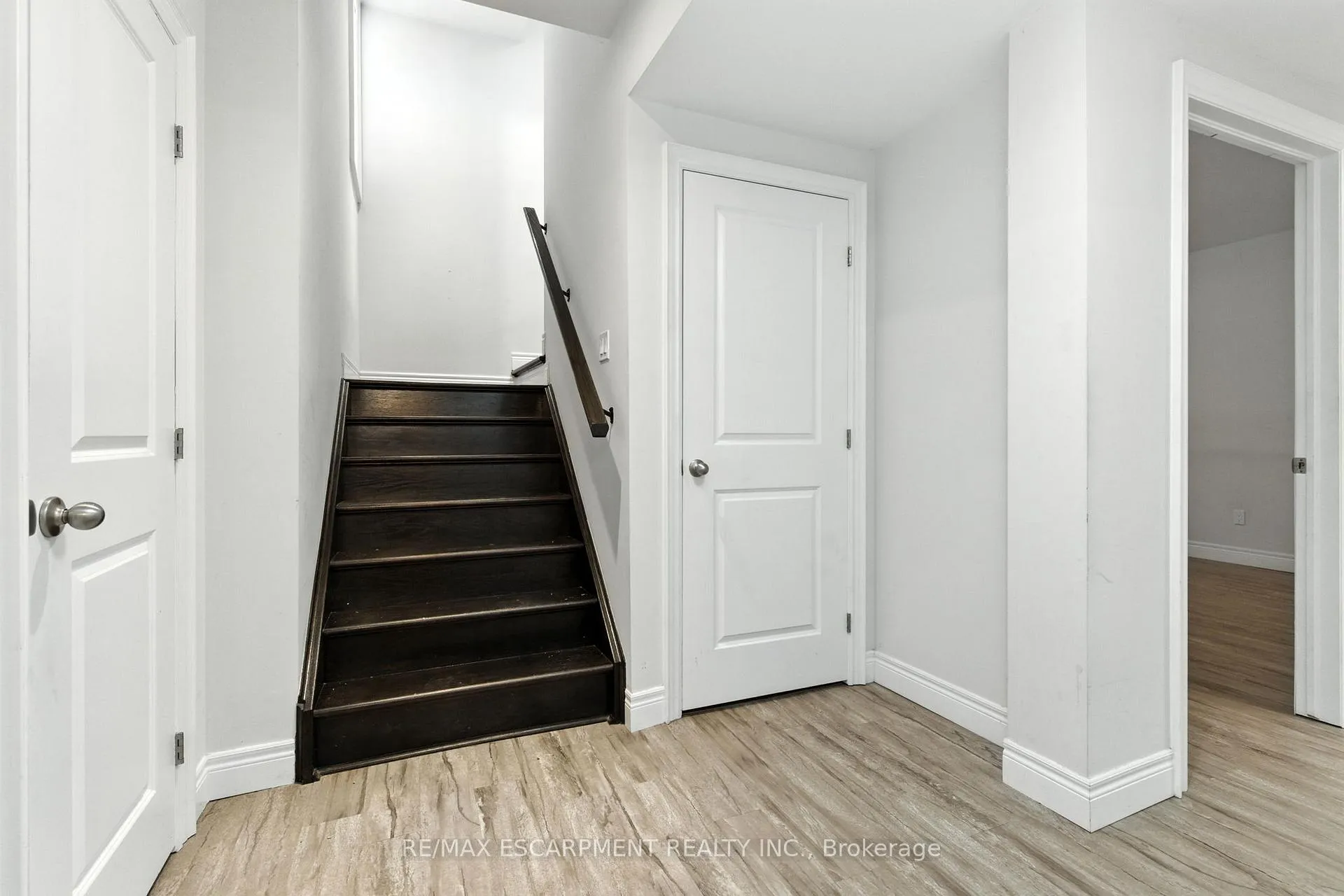 Photo 32 of 43 Riesling Court, Hamilton, Gershome — HOMEH
