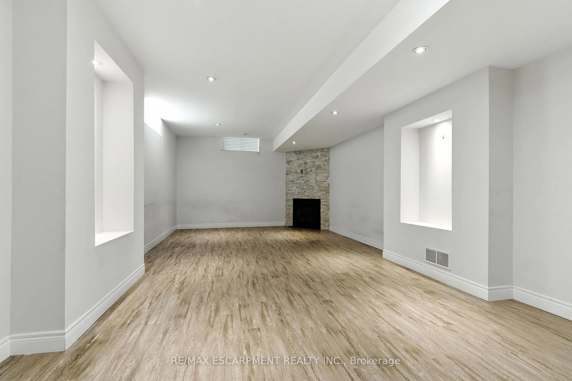 Photo 33 of 43 Riesling Court, Hamilton, Gershome — HOMEH