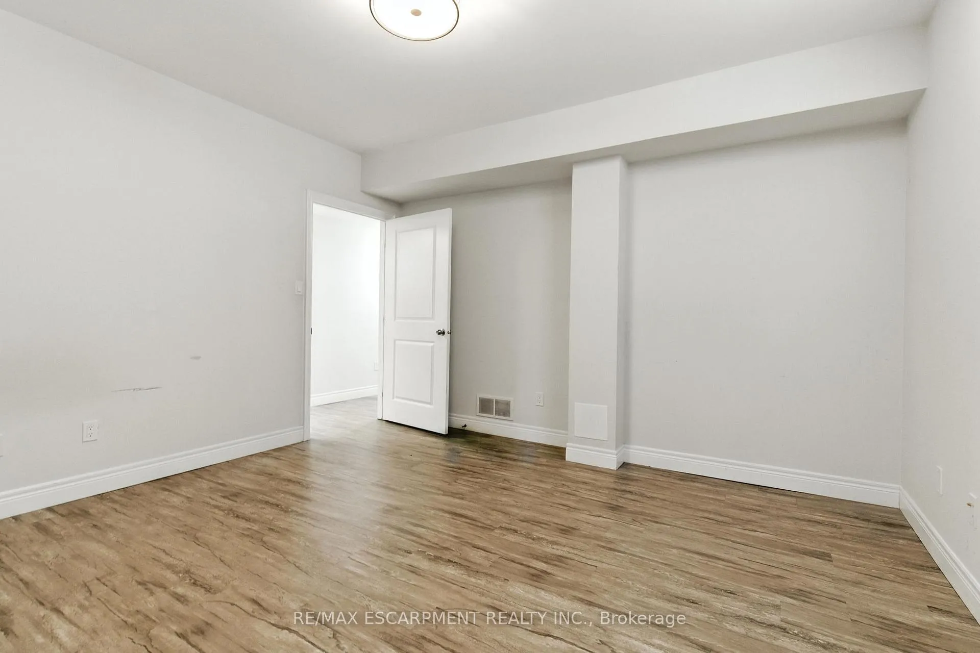 Photo 38 of 43 Riesling Court, Hamilton, Gershome — HOMEH