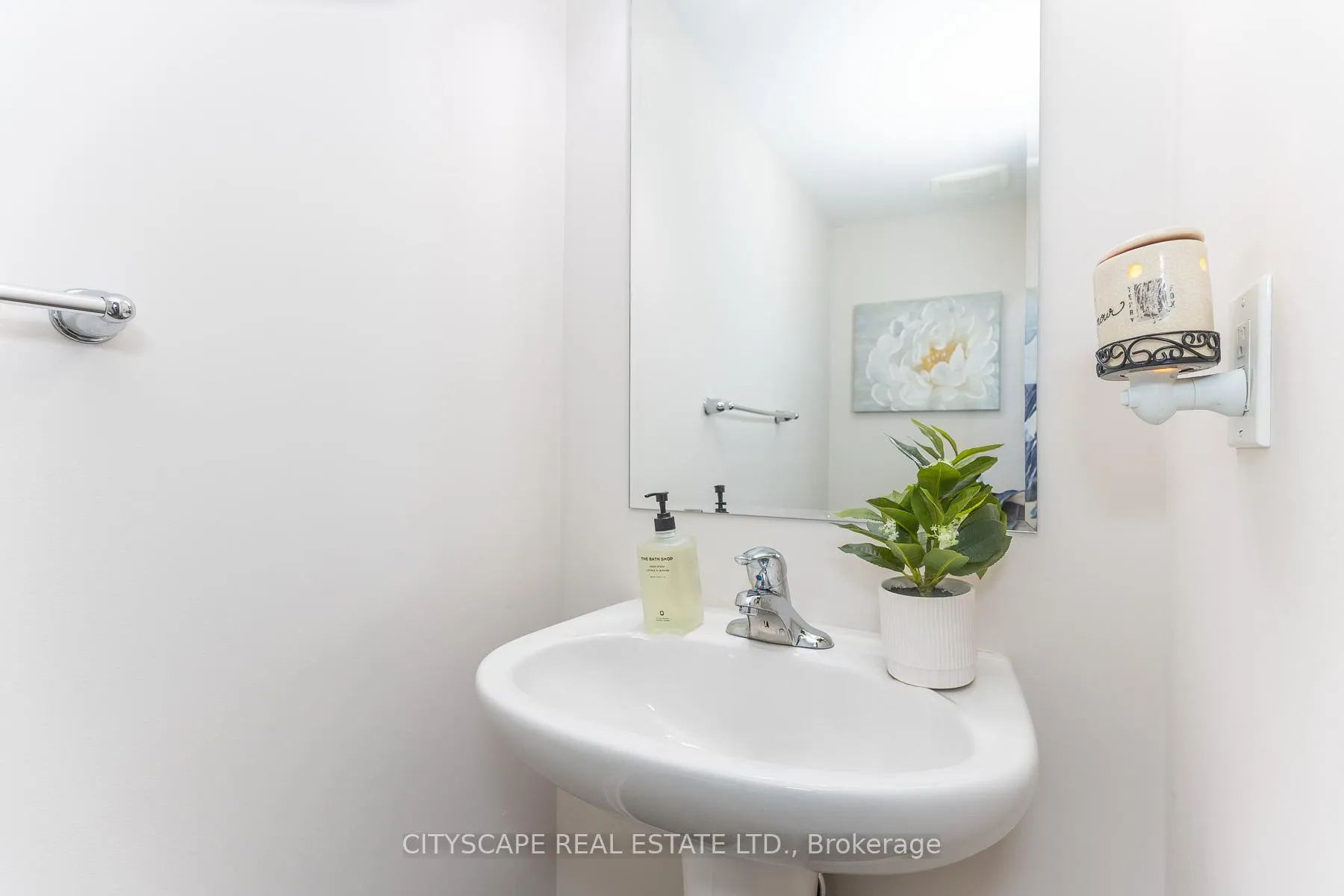 Photo 6 of 935 Nadalin Heights, Milton, Willmott — HOMEH