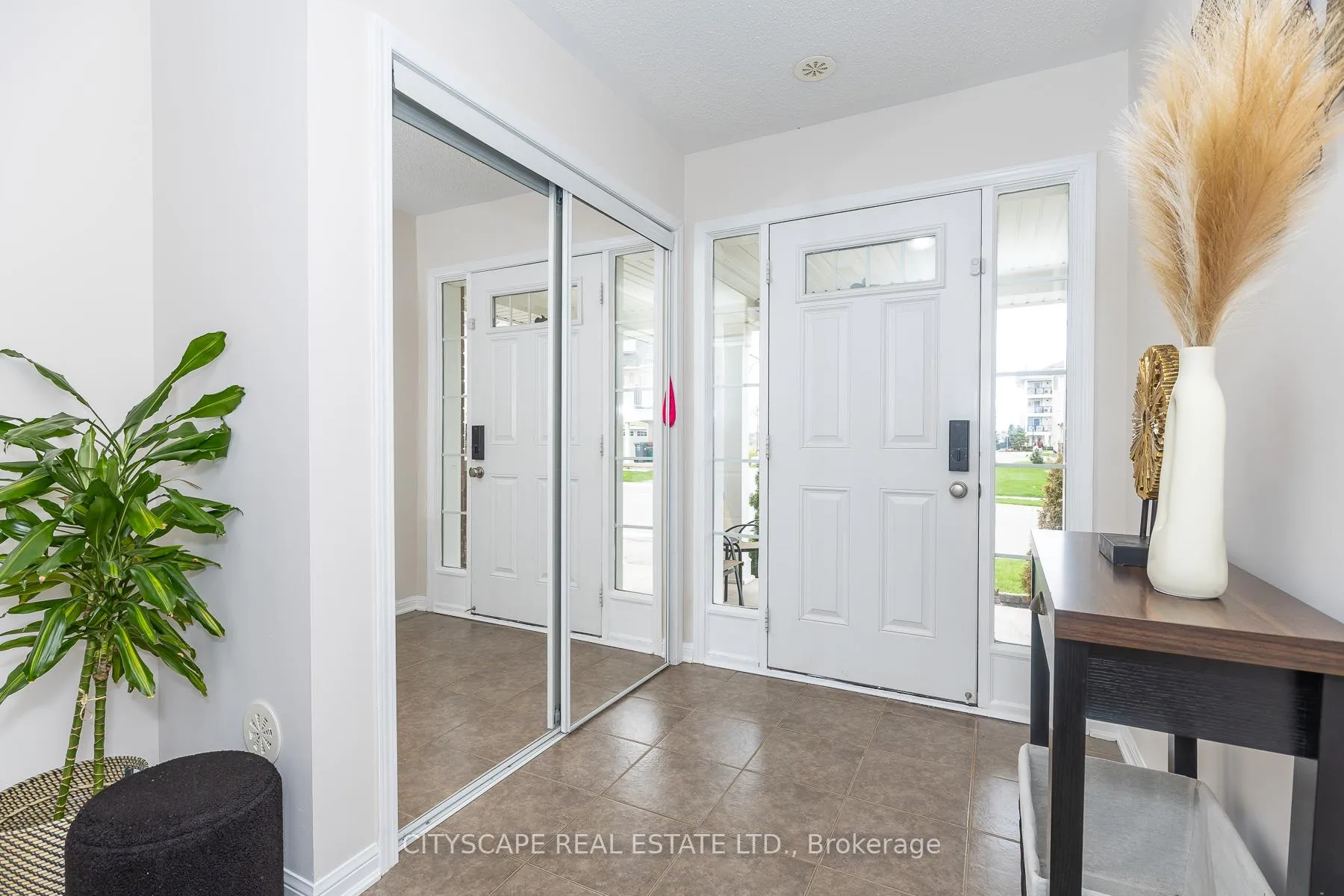 Photo 12 of 935 Nadalin Heights, Milton, Willmott — HOMEH