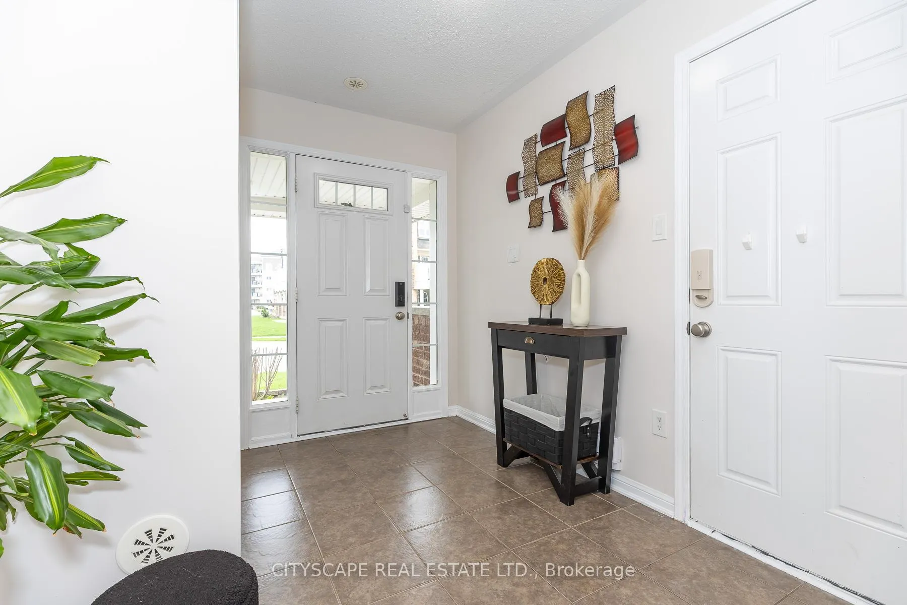 Photo 13 of 935 Nadalin Heights, Milton, Willmott — HOMEH