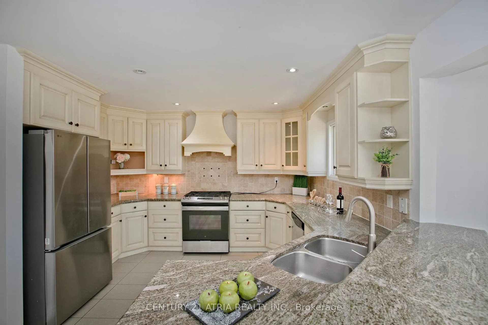 Photo 4 of 53 Conistan Road, Markham, Unionville — HOMEH