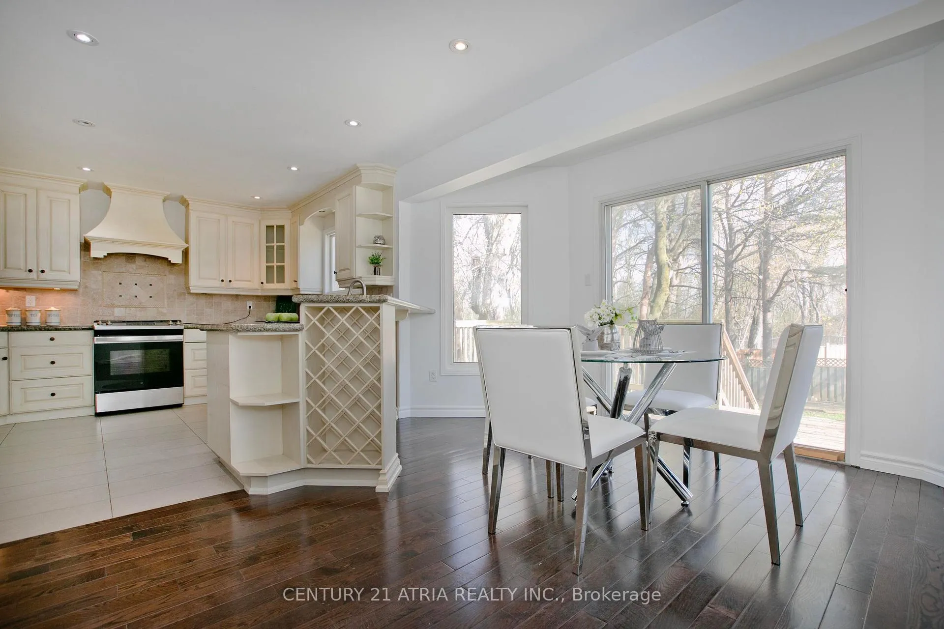 Photo 5 of 53 Conistan Road, Markham, Unionville — HOMEH