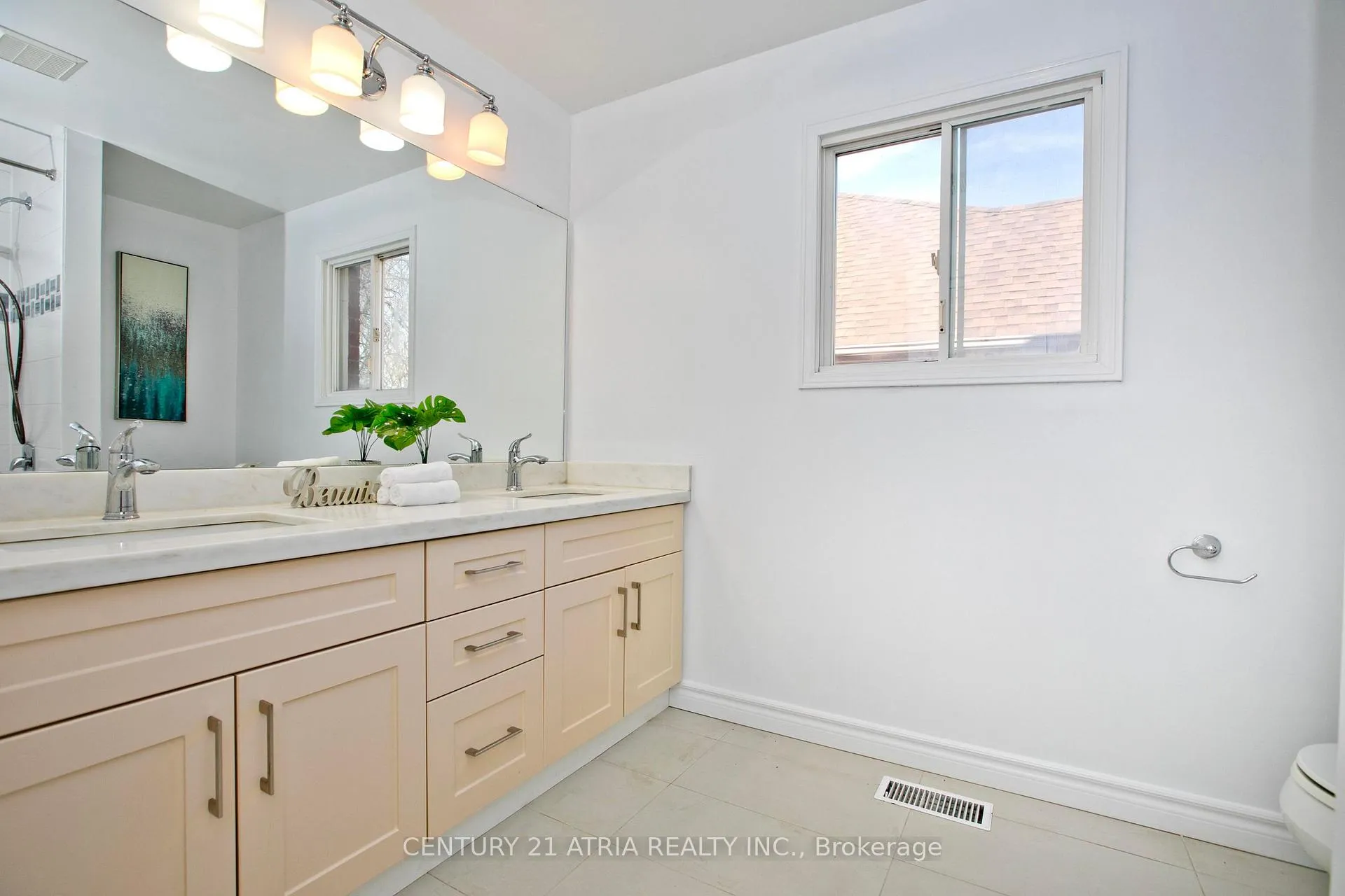 Photo 19 of 53 Conistan Road, Markham, Unionville — HOMEH
