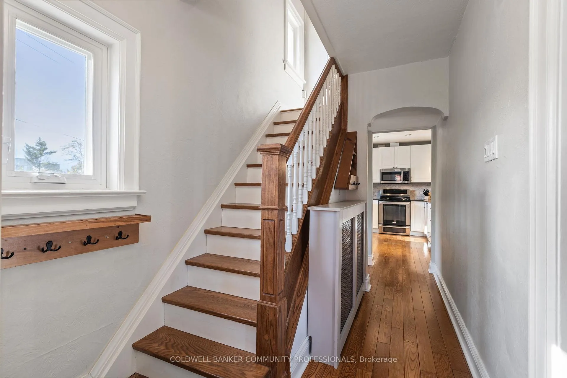 Photo 6 of 2 Lankin Boulevard, Toronto, Danforth Village-East York — HOMEH