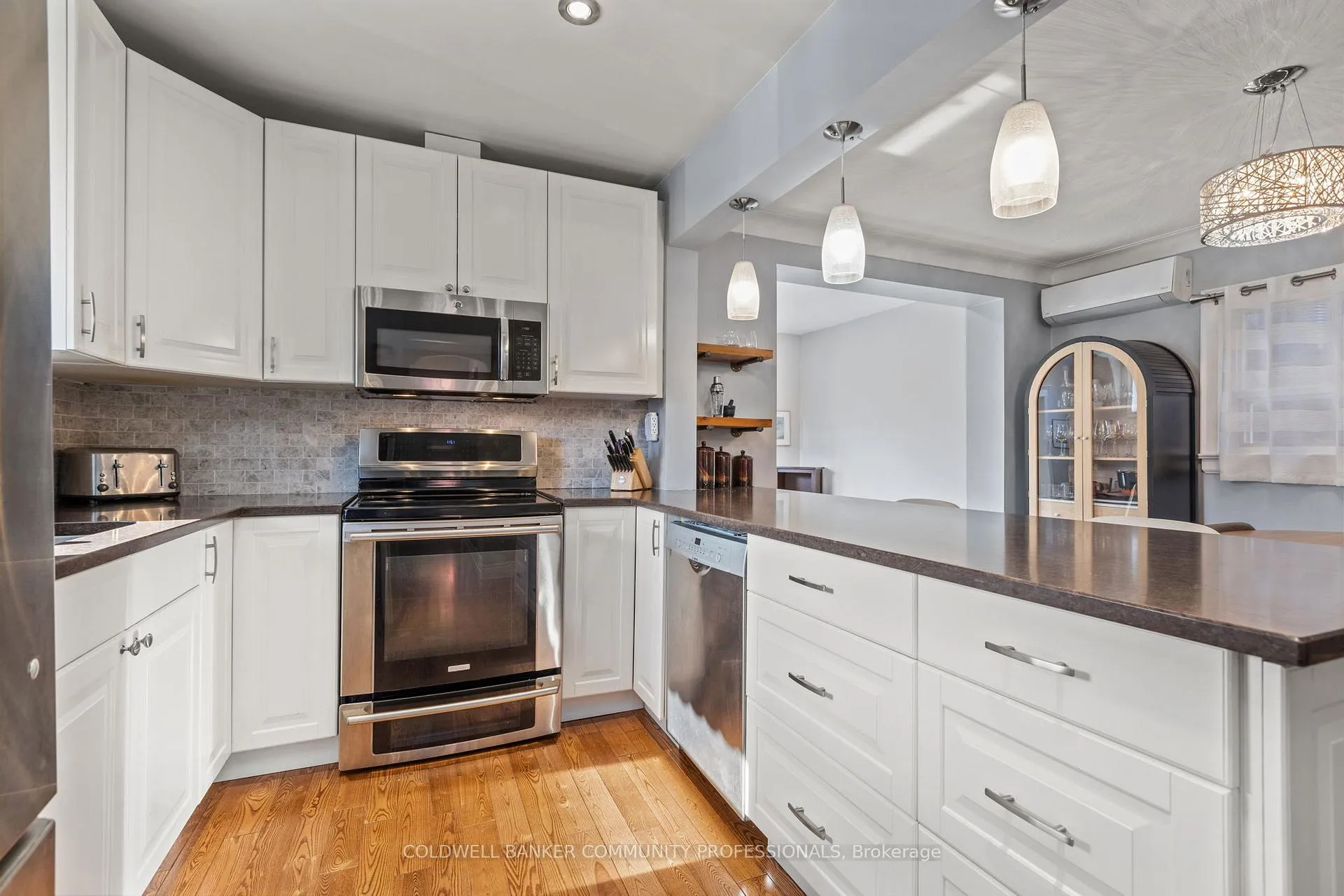 Photo 13 of 2 Lankin Boulevard, Toronto, Danforth Village-East York — HOMEH