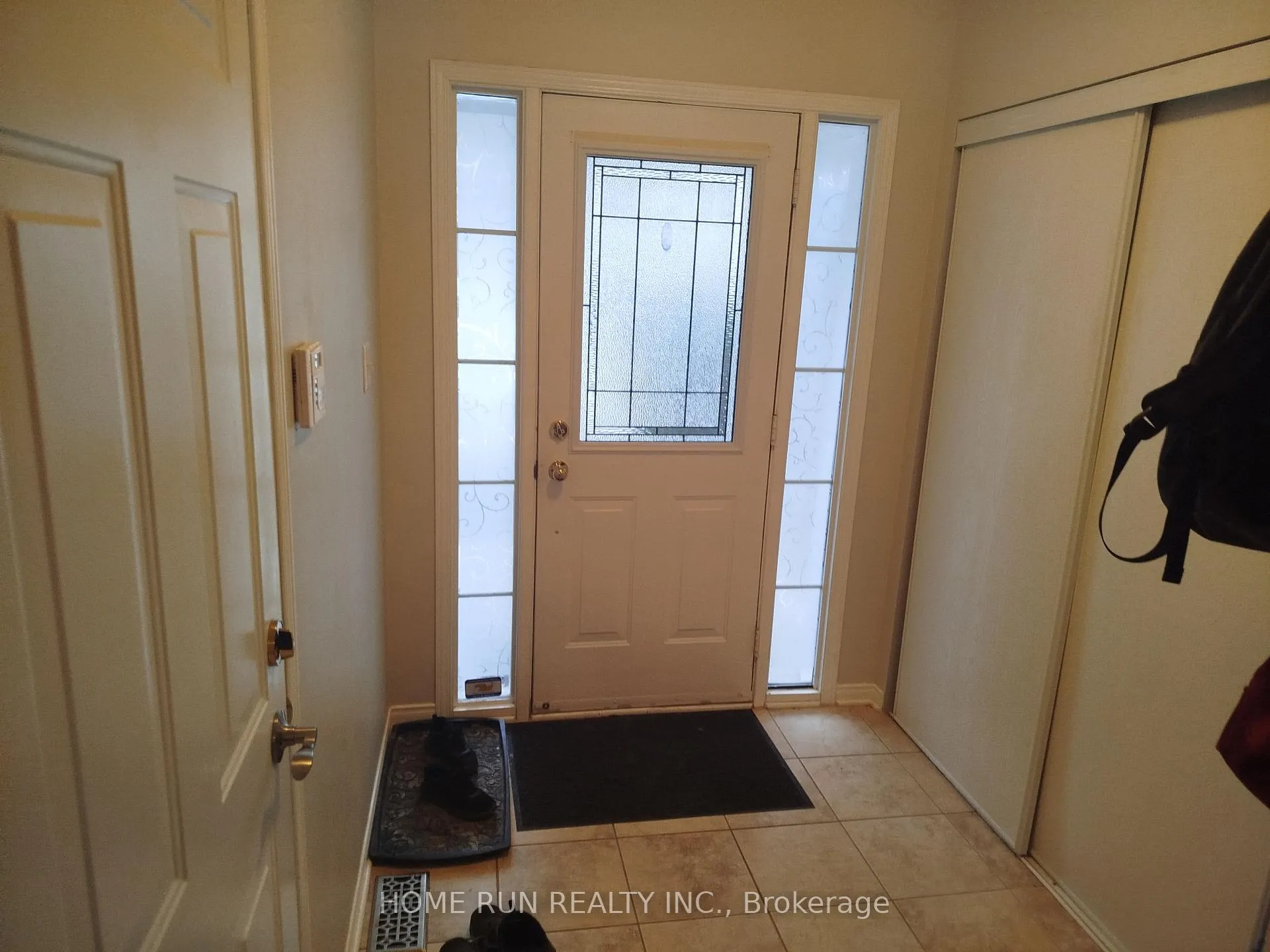 Photo 3 of 131 Braddock Private, Ottawa, Barrhaven - Stonebridge — HOMEH