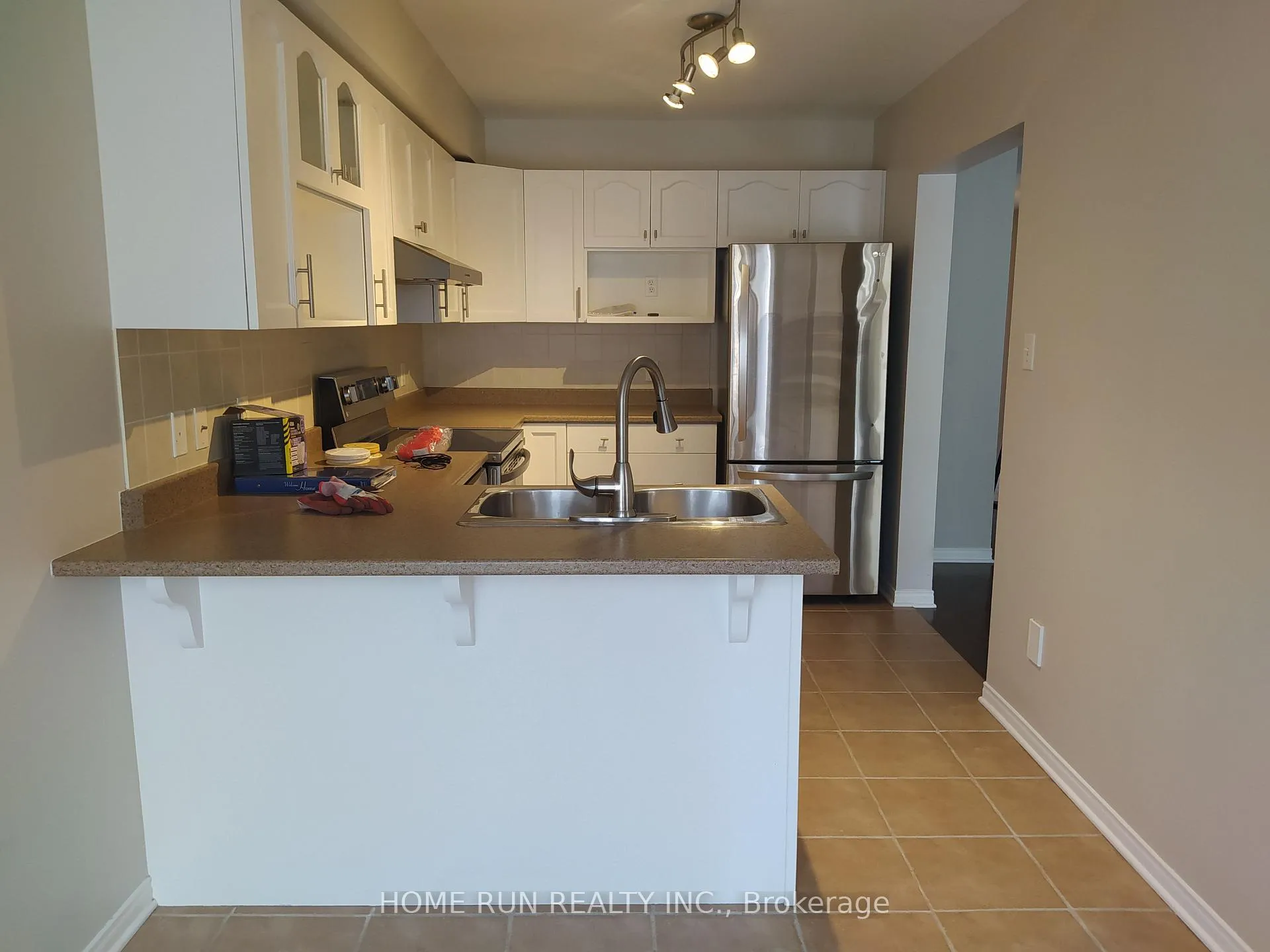 Photo 4 of 131 Braddock Private, Ottawa, Barrhaven - Stonebridge — HOMEH