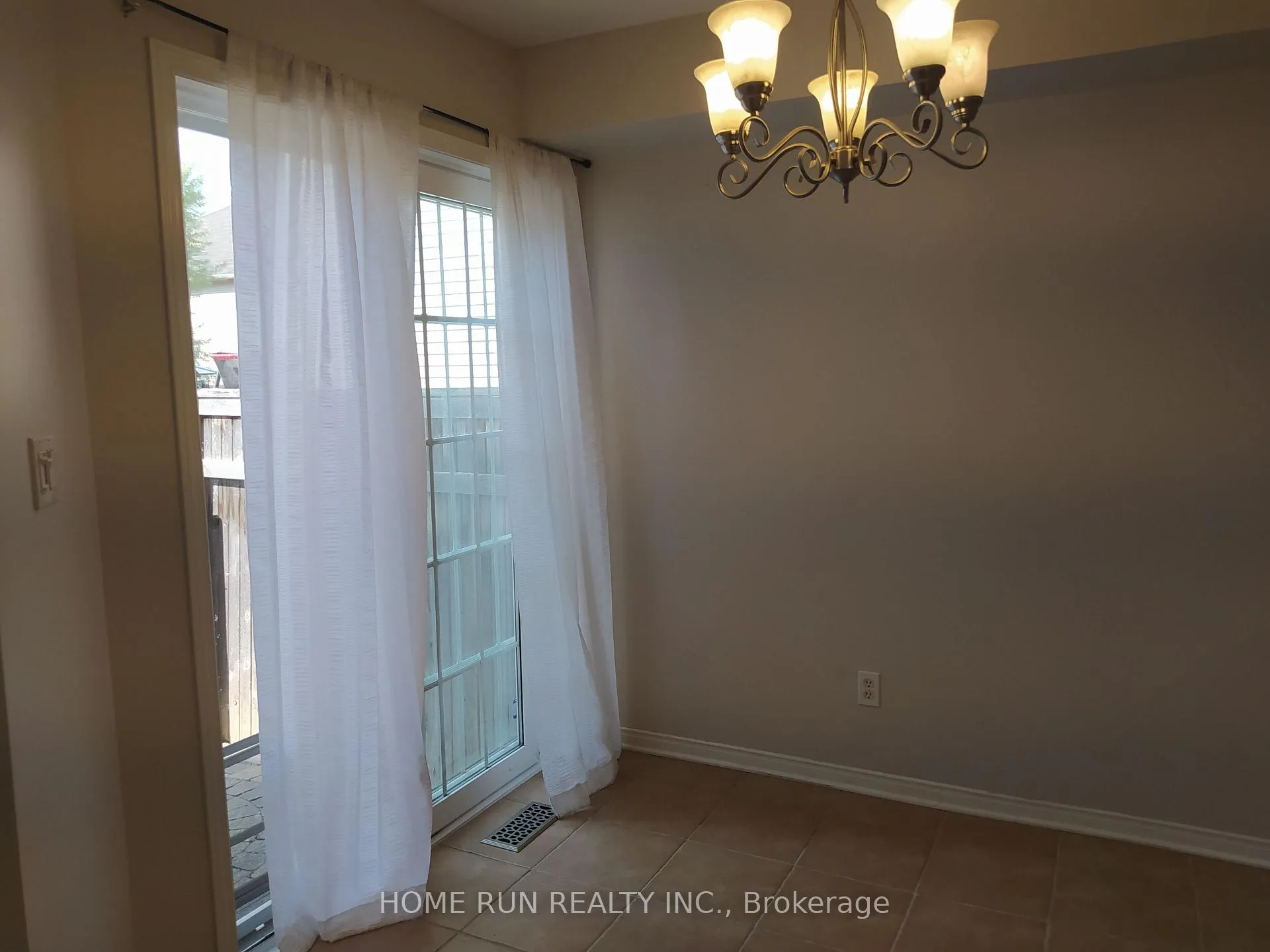Photo 7 of 131 Braddock Private, Ottawa, Barrhaven - Stonebridge — HOMEH