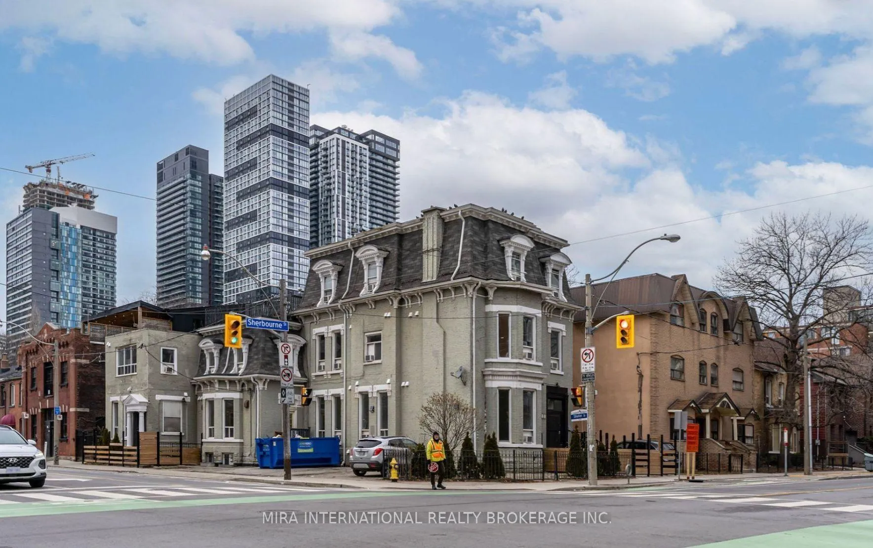 Front of Unit 301, 180 Sherbourne Street