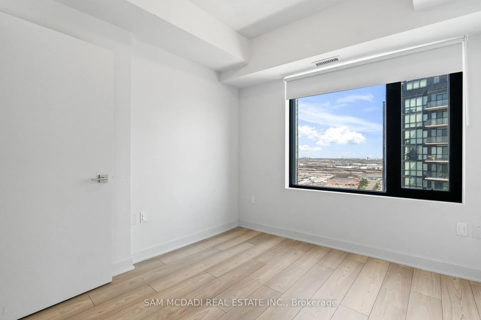 Photo 4 of Unit 2205, 2920 Highway 7 Road, Vaughan, Concord — HOMEH