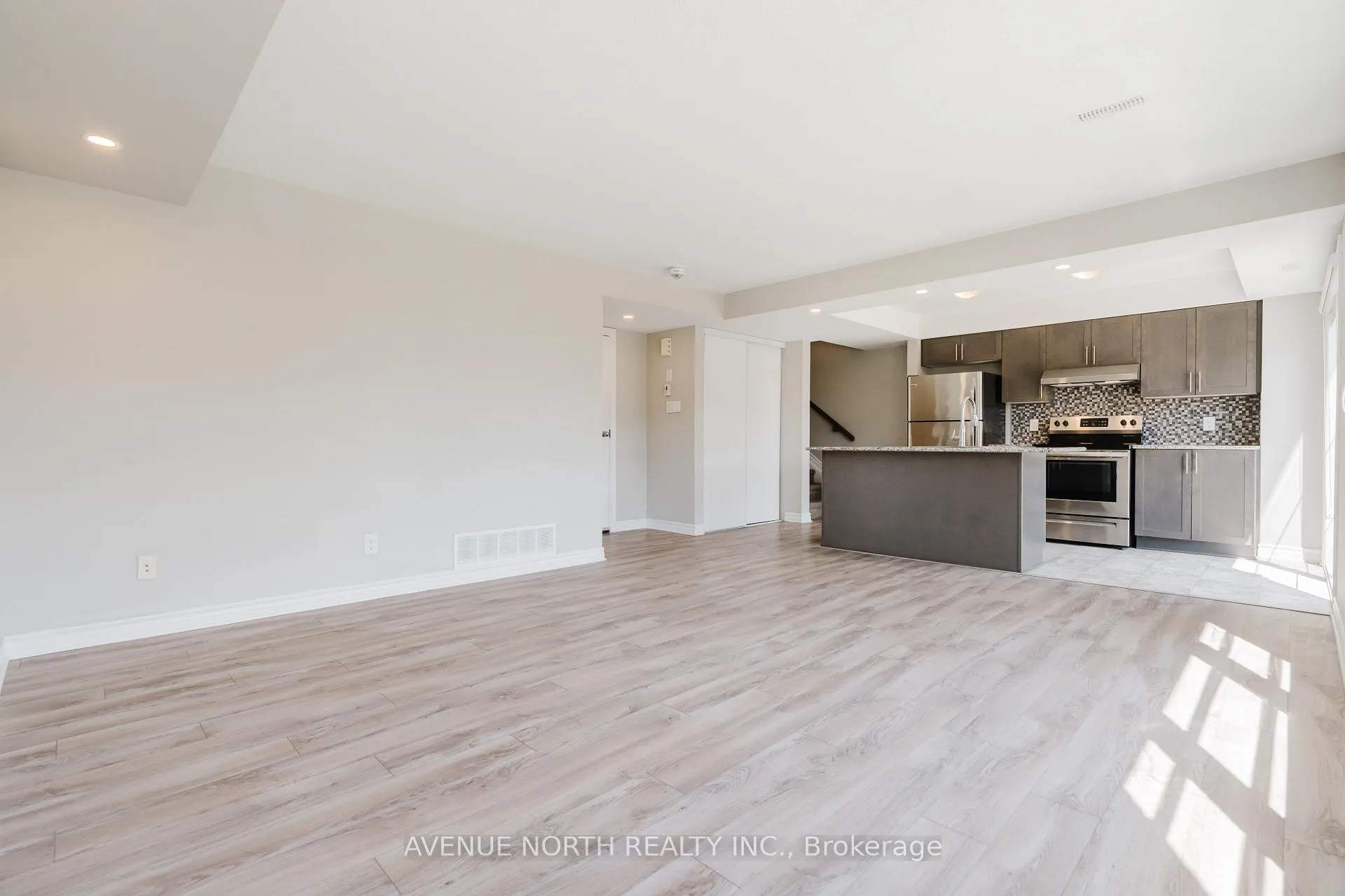 Photo 14 of Unit 32, 735 Chapman Mills Drive, Ottawa, Barrhaven - Strandherd — HOMEH