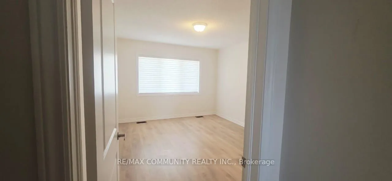 Photo 12 of 136 Sapphire Way, Thorold, Rolling Meadows — HOMEH
