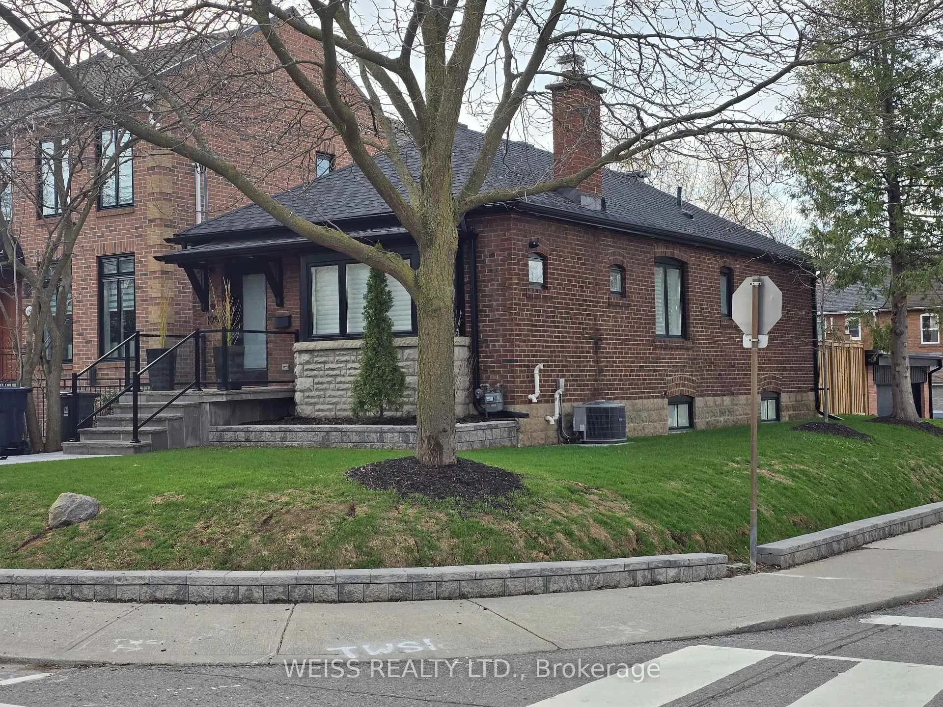 Photo 3 of 199 Glengarry Avenue, Toronto, Lawrence Park North — HOMEH