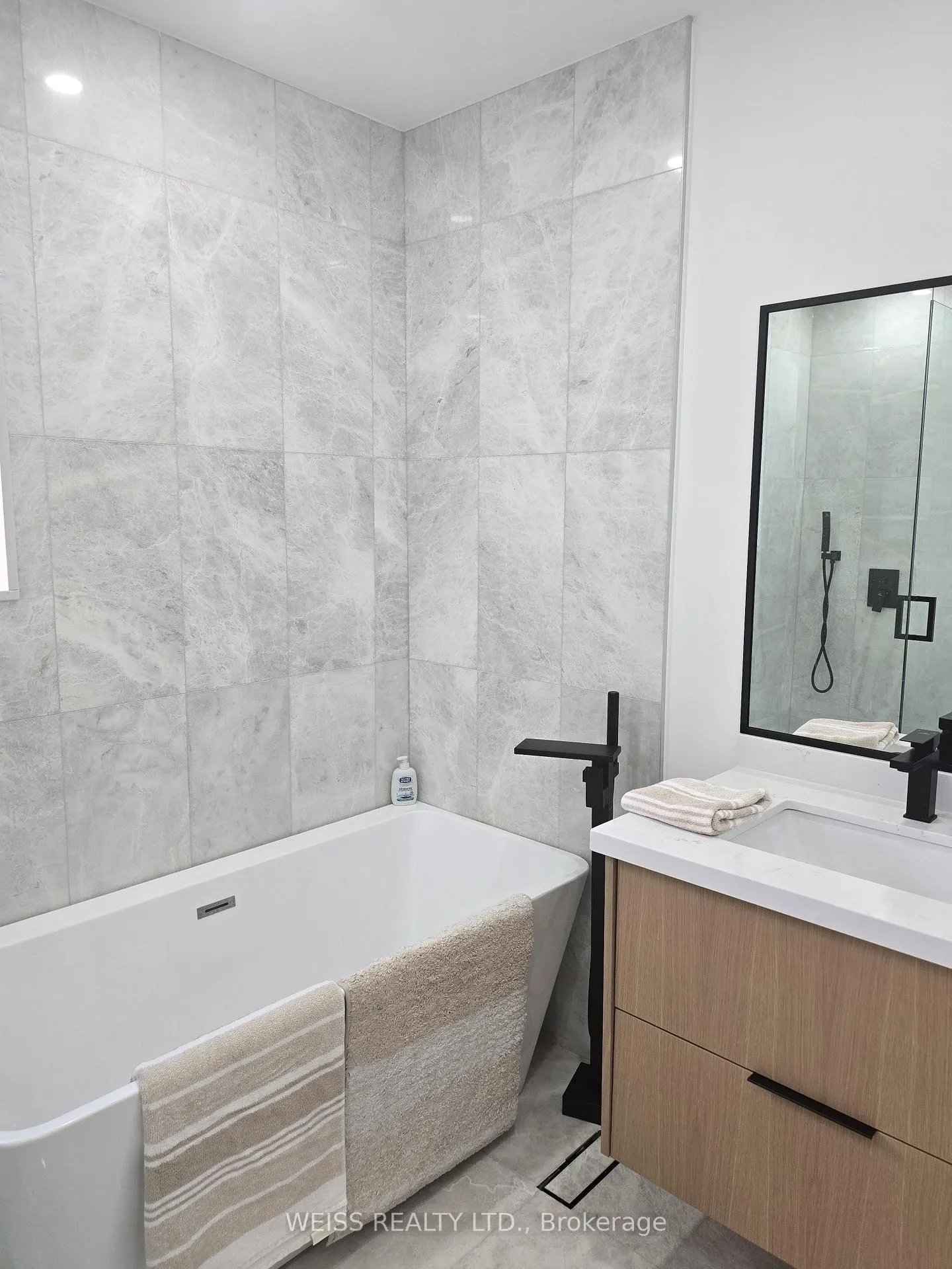 Photo 17 of 199 Glengarry Avenue, Toronto, Lawrence Park North — HOMEH