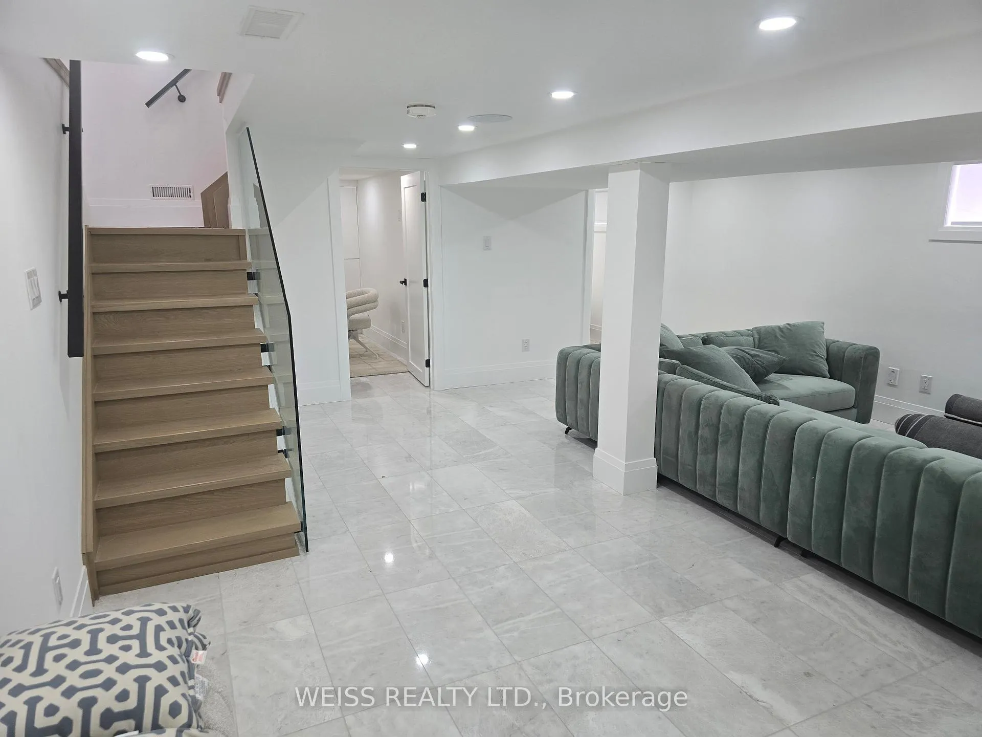 Photo 31 of 199 Glengarry Avenue, Toronto, Lawrence Park North — HOMEH
