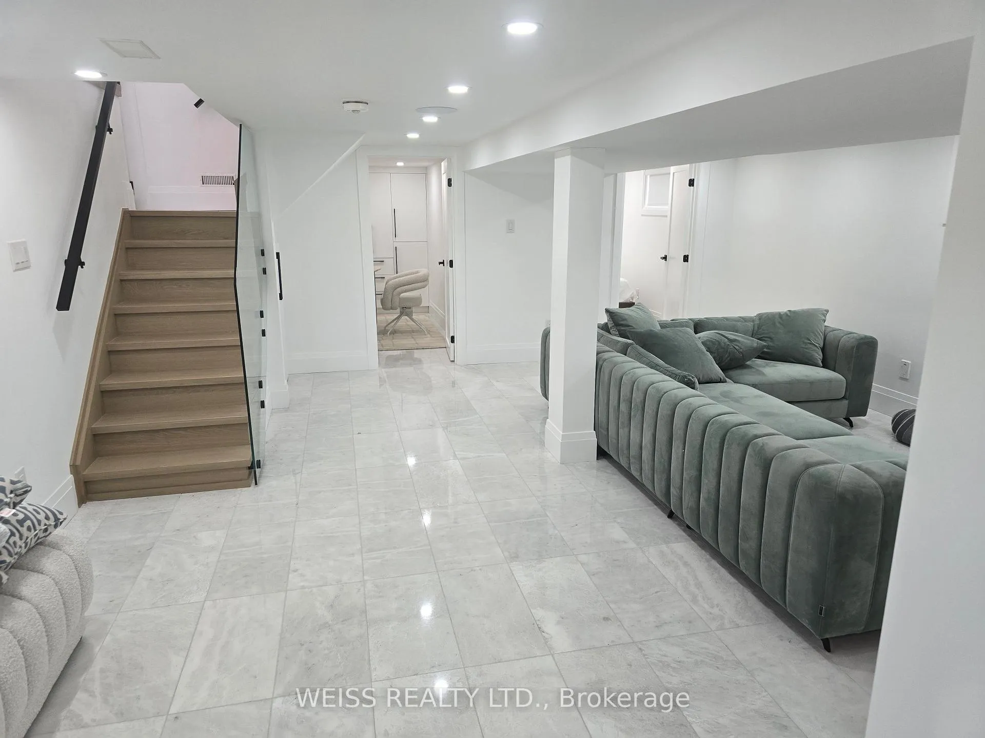 Photo 35 of 199 Glengarry Avenue, Toronto, Lawrence Park North — HOMEH