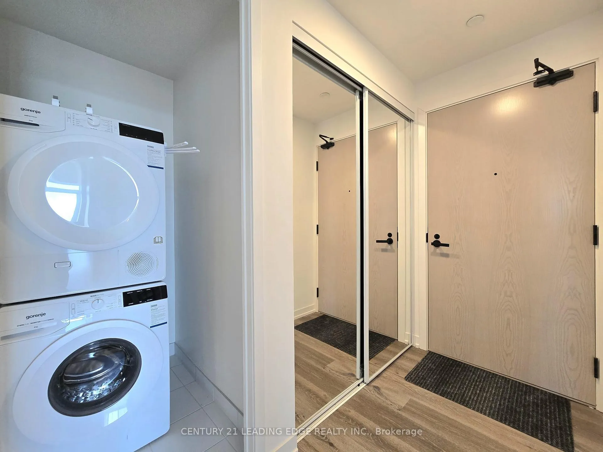Photo 4 of Unit 4012, 28 Interchange Way, Vaughan, Vaughan Corporate Centre — HOMEH