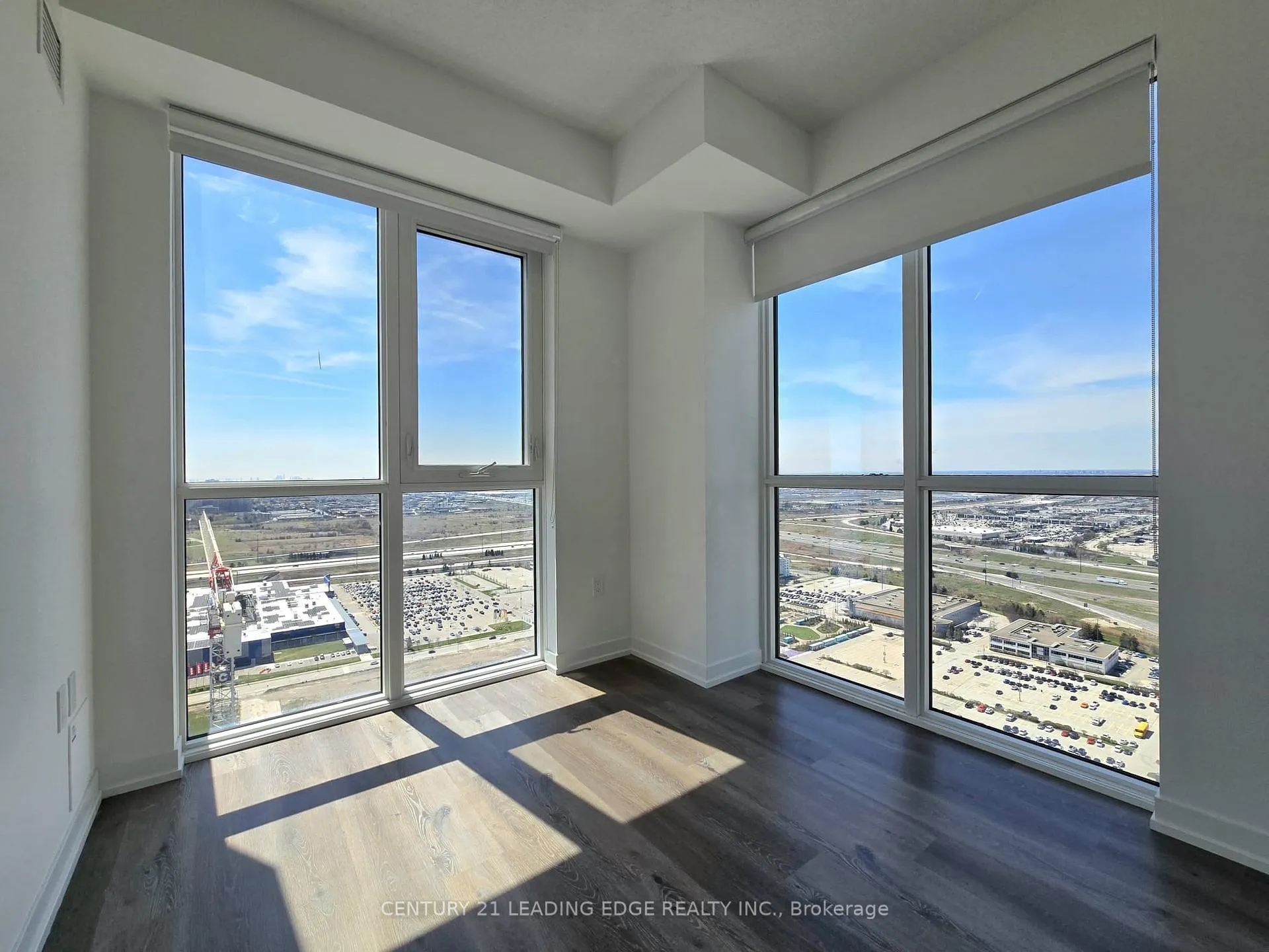 Photo 9 of Unit 4012, 28 Interchange Way, Vaughan, Vaughan Corporate Centre — HOMEH
