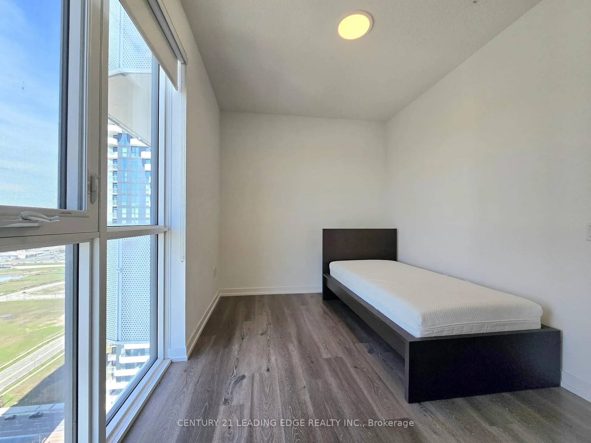Photo 11 of Unit 4012, 28 Interchange Way, Vaughan, Vaughan Corporate Centre — HOMEH