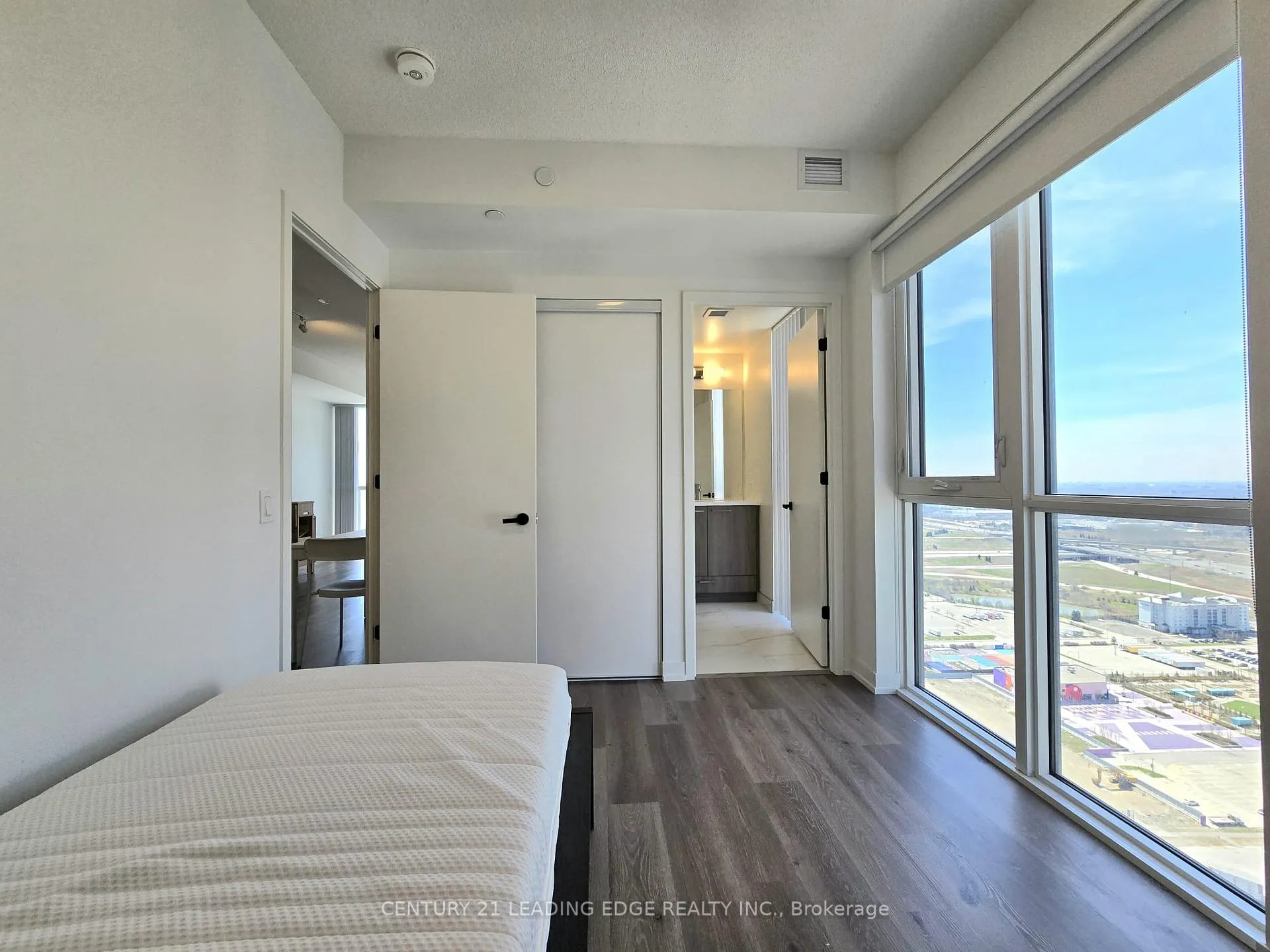 Photo 12 of Unit 4012, 28 Interchange Way, Vaughan, Vaughan Corporate Centre — HOMEH