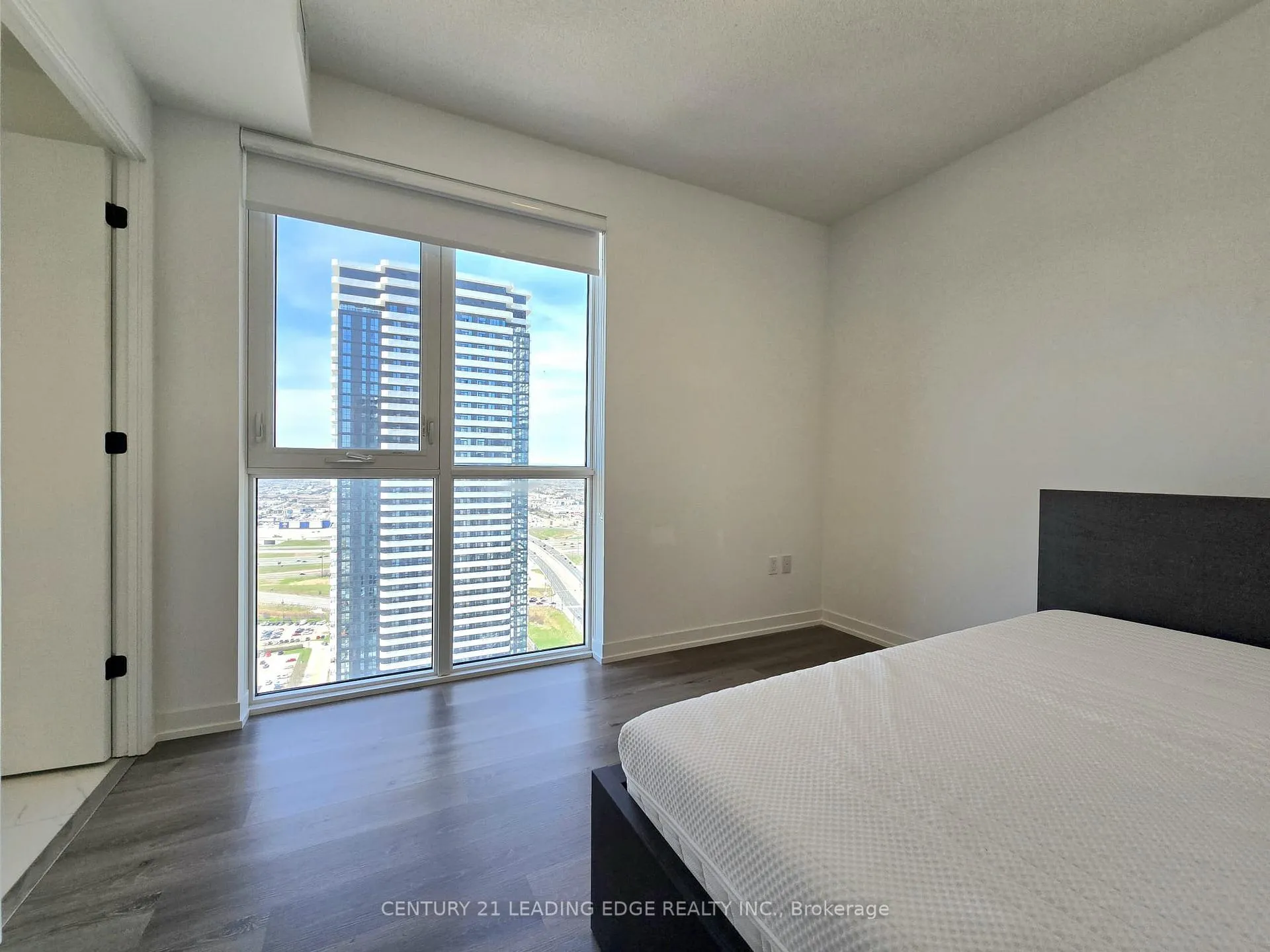 Photo 13 of Unit 4012, 28 Interchange Way, Vaughan, Vaughan Corporate Centre — HOMEH