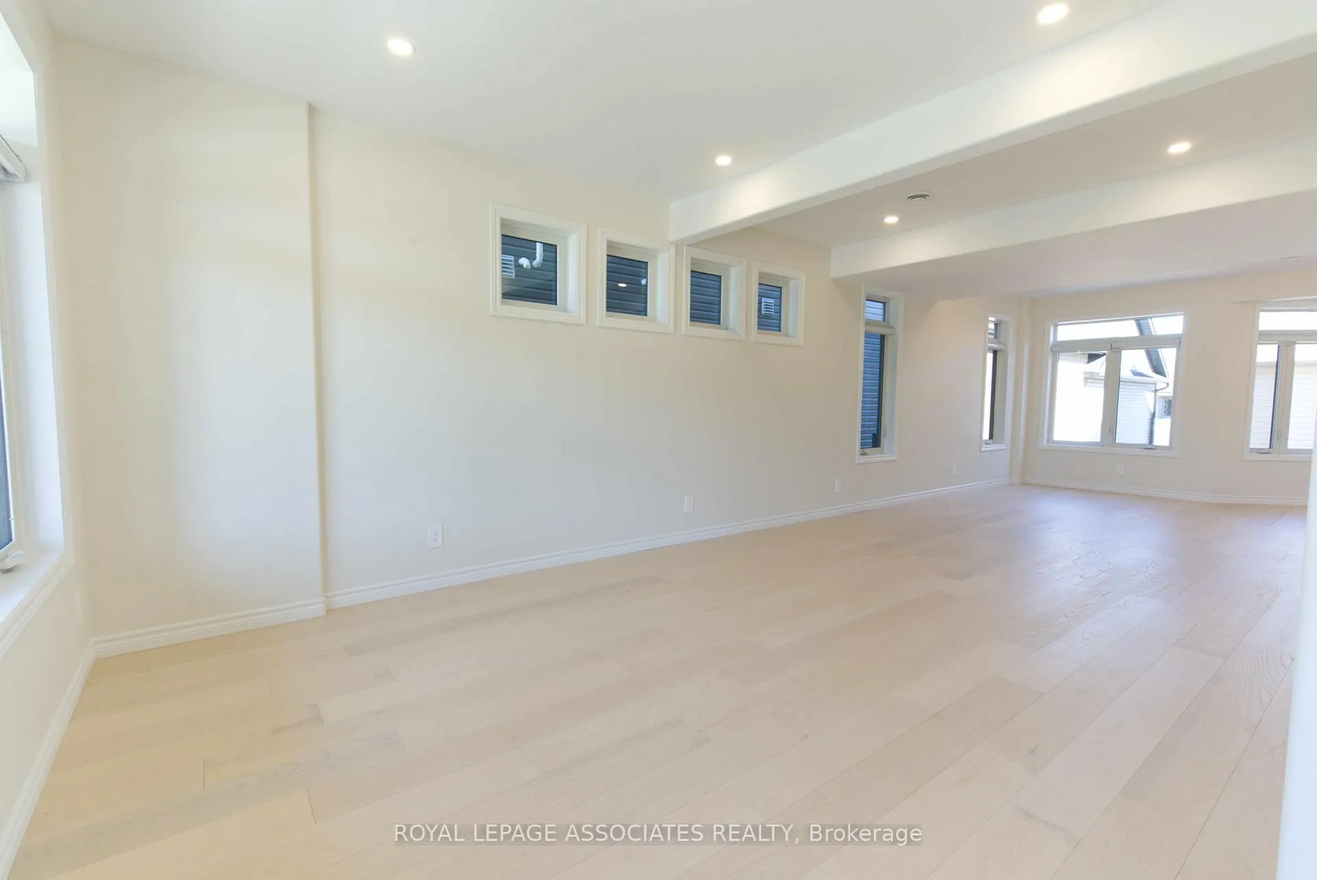Photo 2 of 84 Riverstone Way, Belleville, Thurlow Ward — HOMEH