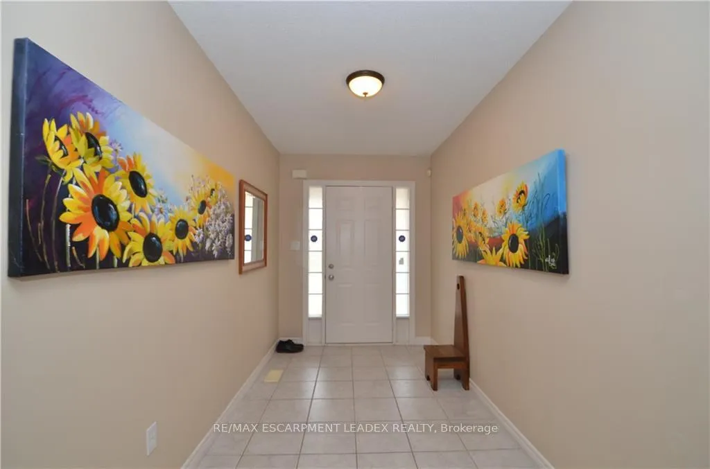 Photo 3 of 1132 Harrogate Drive, Hamilton, Ancaster — HOMEH