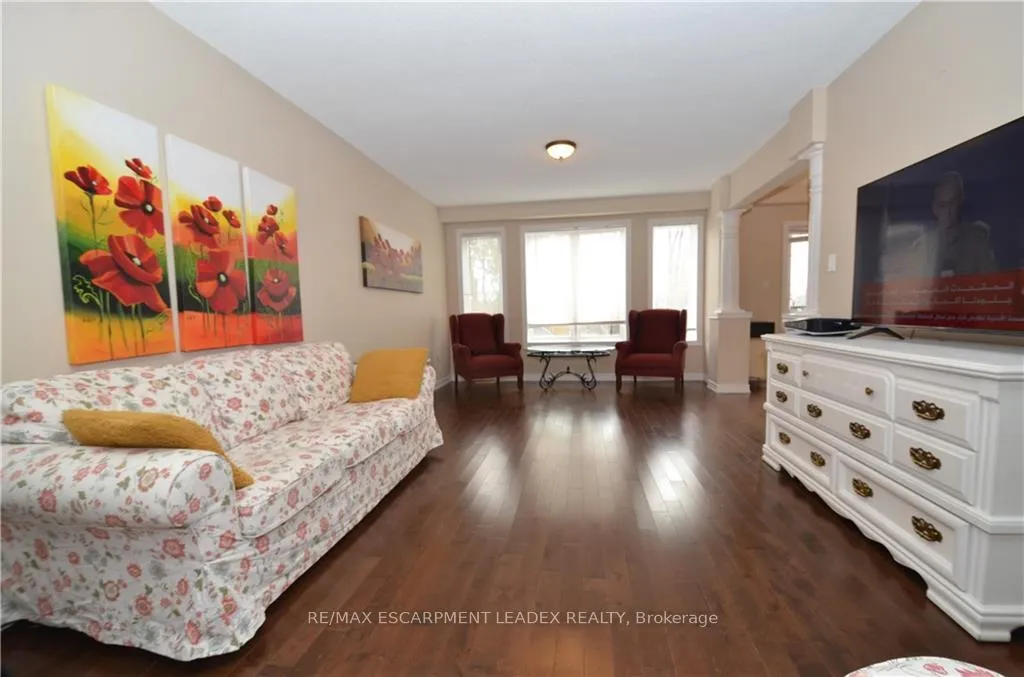 Photo 4 of 1132 Harrogate Drive, Hamilton, Ancaster — HOMEH