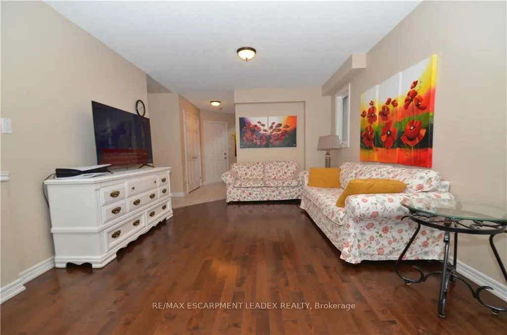 Photo 5 of 1132 Harrogate Drive, Hamilton, Ancaster — HOMEH