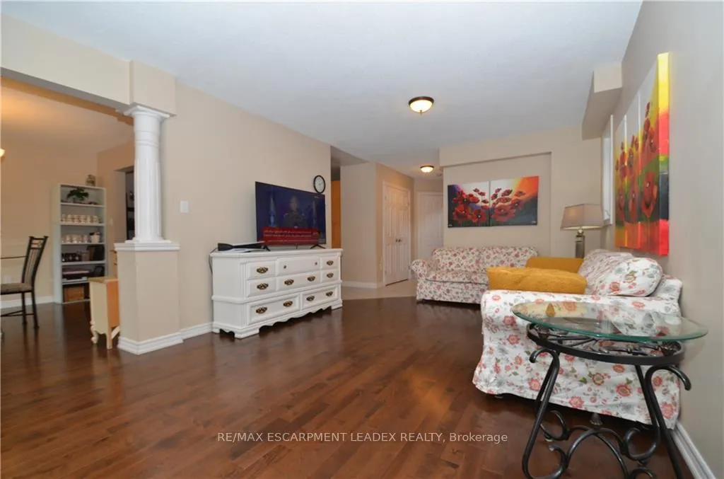 Photo 6 of 1132 Harrogate Drive, Hamilton, Ancaster — HOMEH