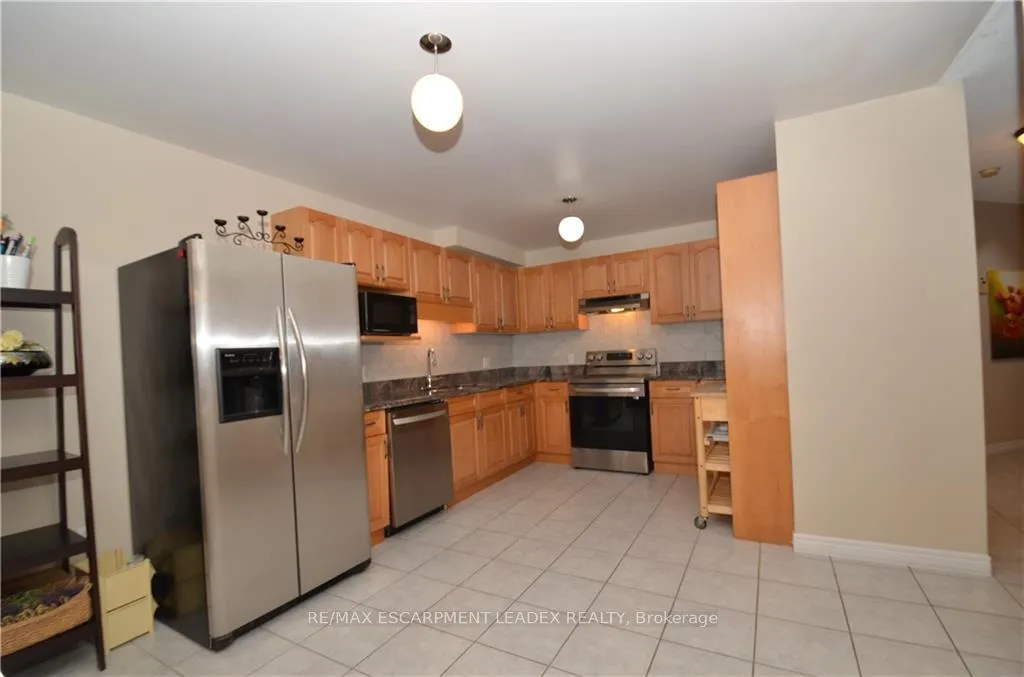 Photo 10 of 1132 Harrogate Drive, Hamilton, Ancaster — HOMEH
