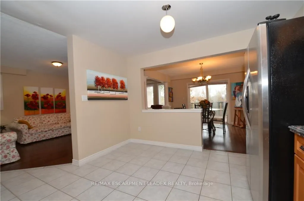 Photo 11 of 1132 Harrogate Drive, Hamilton, Ancaster — HOMEH