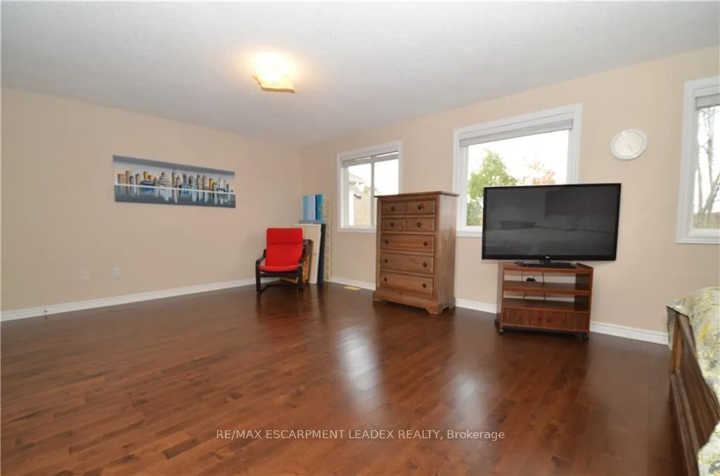 Photo 13 of 1132 Harrogate Drive, Hamilton, Ancaster — HOMEH